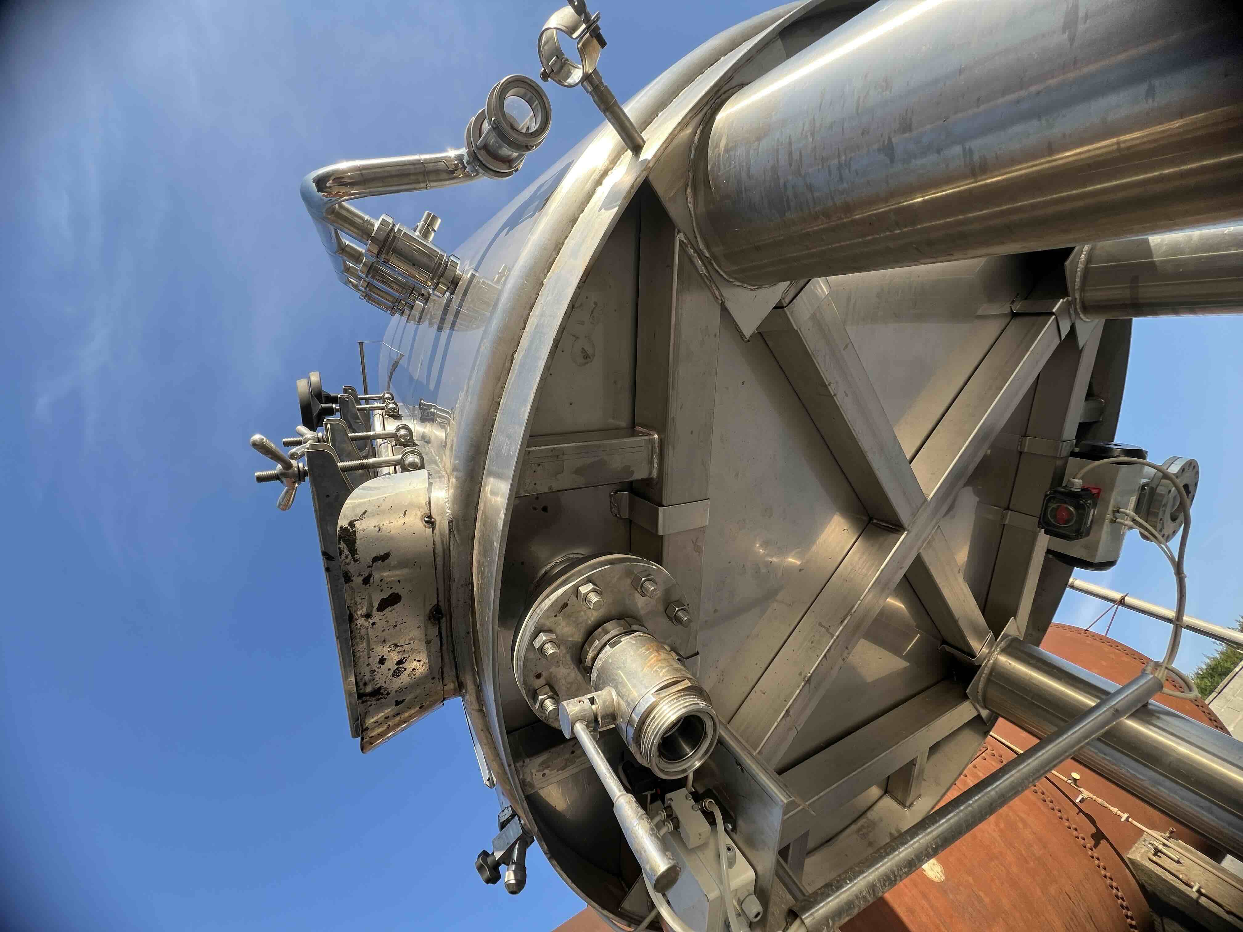 Usato Serbatoio verticale da 8.200 litri in AISI 304