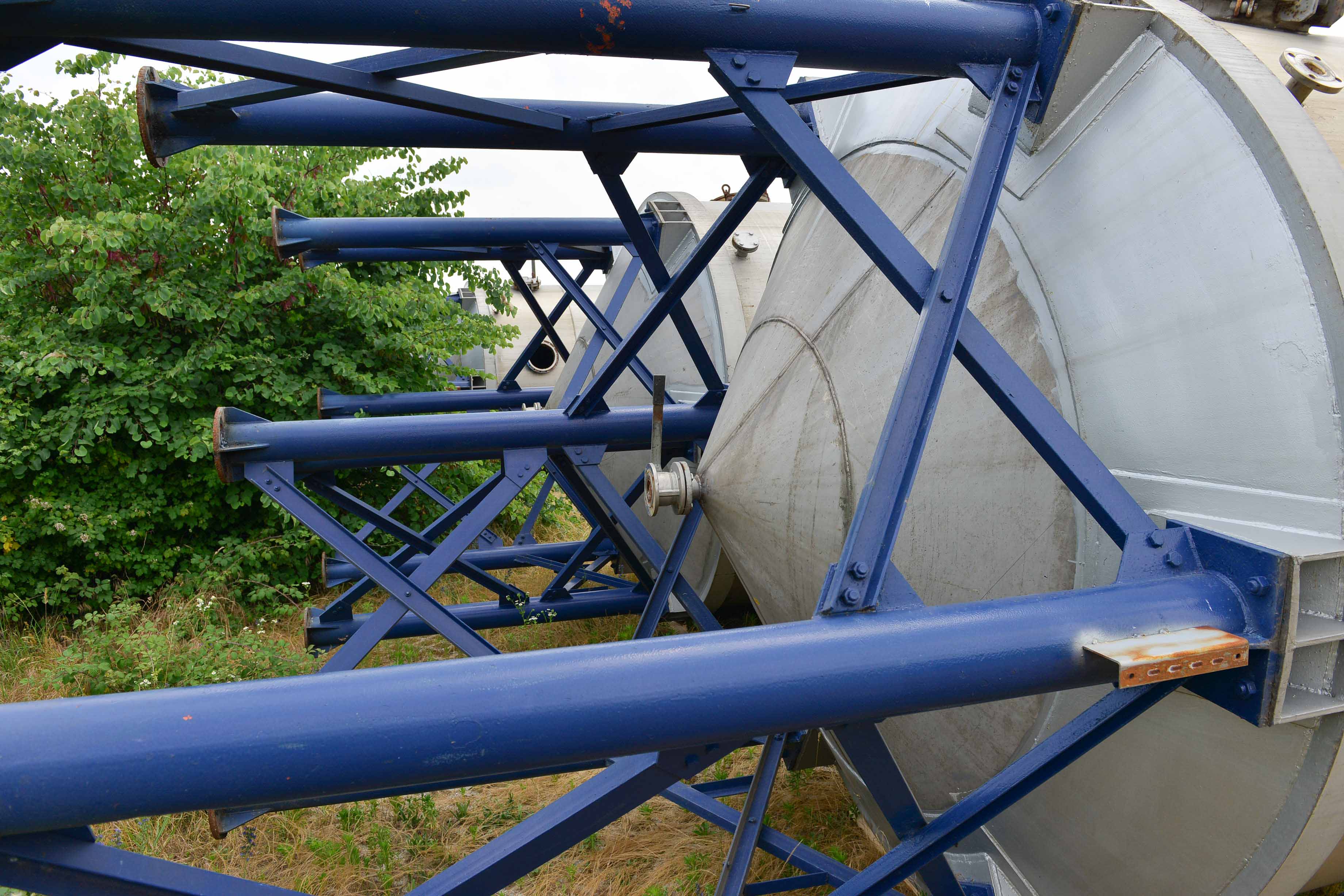 Usato Serbatoio verticale 53 m3 in acciaio inox AISI304, agitatore laterale