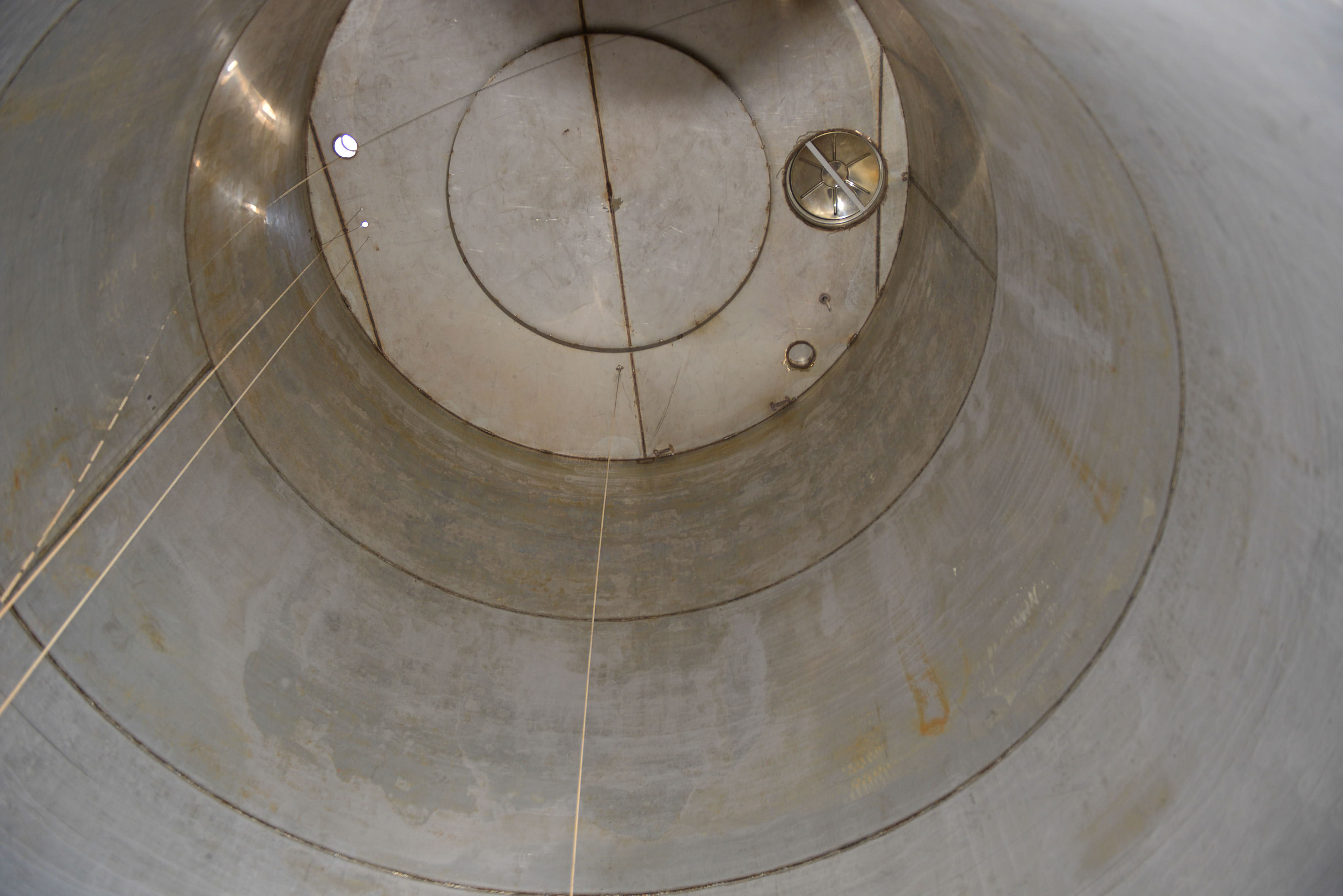 Usato Serbatoio verticale 53 m3 in acciaio inox AISI304, agitatore laterale