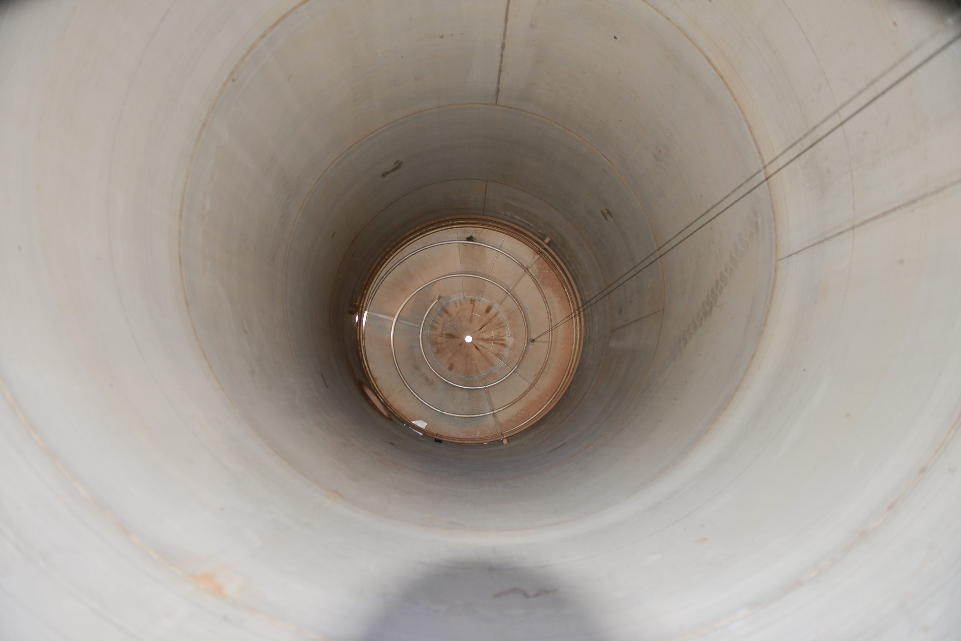 Usato Serbatoio verticale da 32 m3 con serpentino interno
