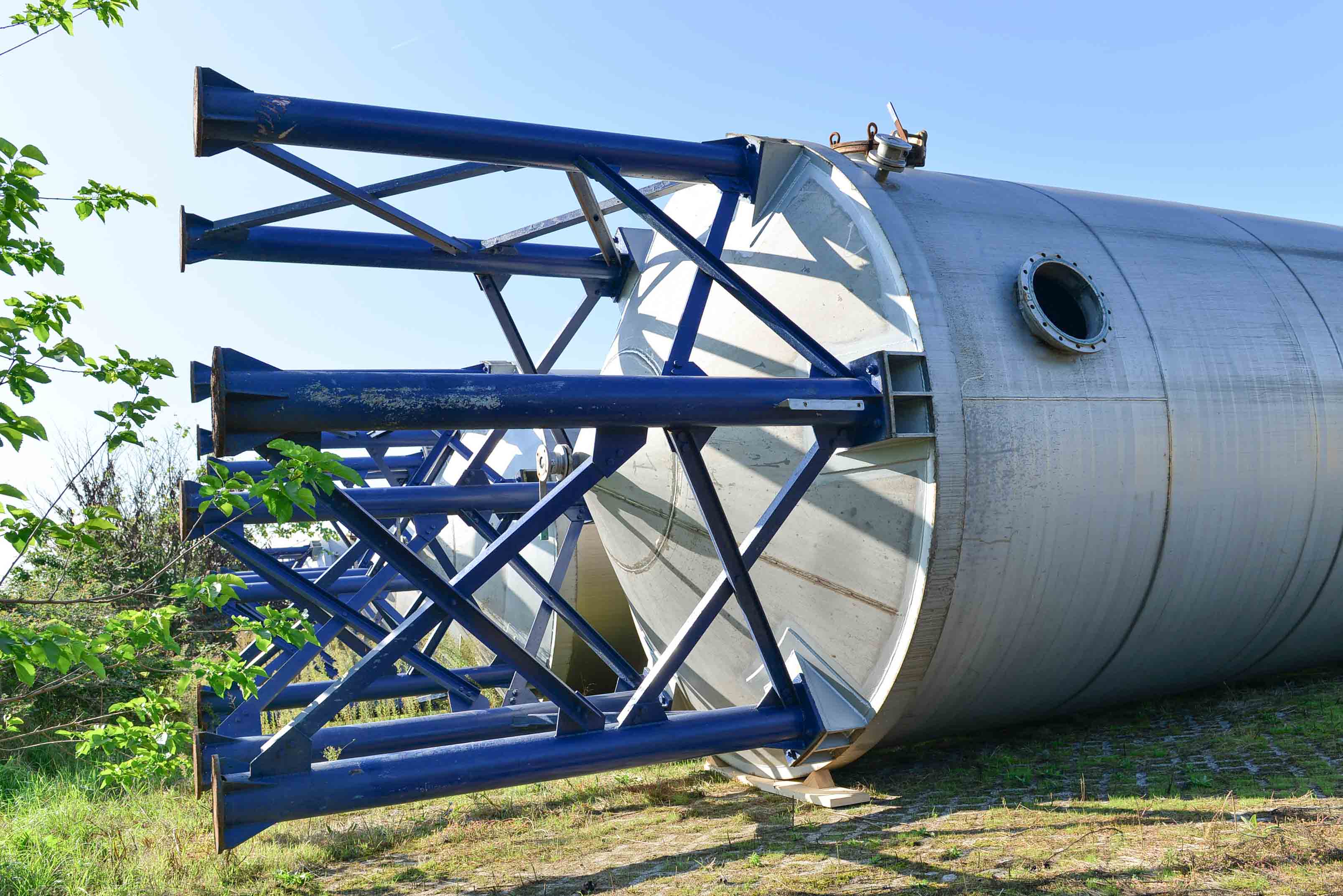 Usato Serbatoio verticale 53 m3 in acciaio inox AISI304, agitatore laterale