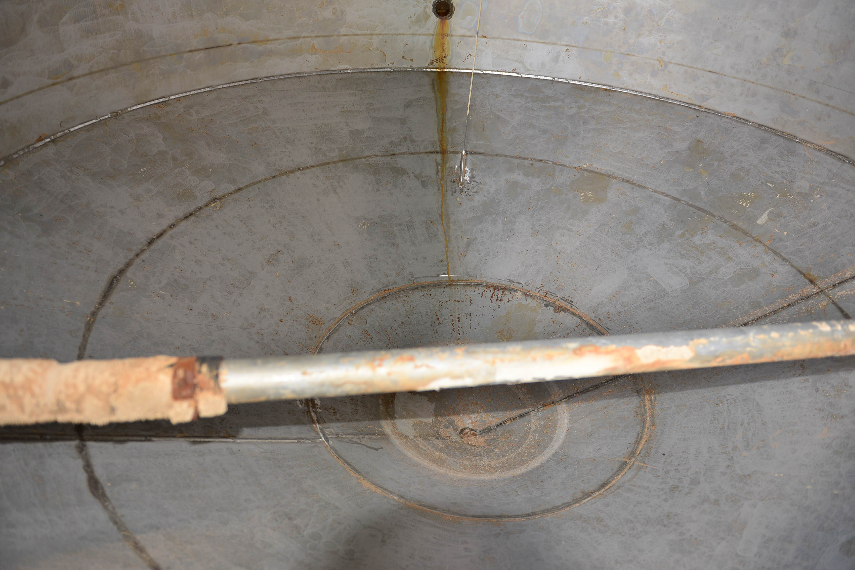 Usato Serbatoio verticale 53 m3 in acciaio inox AISI304, agitatore laterale