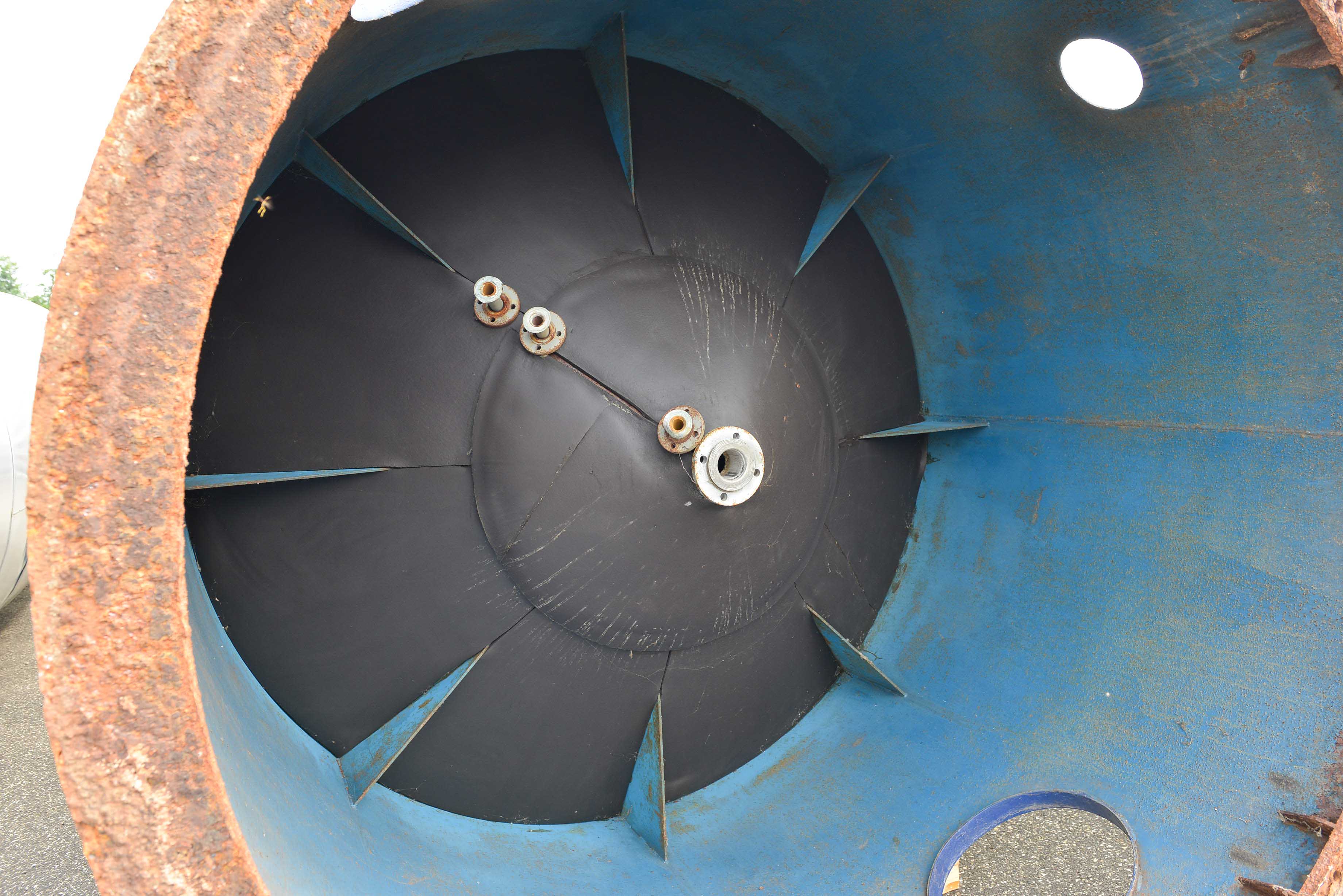 Usato Serbatoio verticale da 32 m3 con serpentino interno