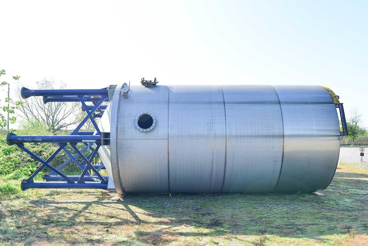 Usato Serbatoio verticale 53 m3 in acciaio inox AISI304, agitatore laterale