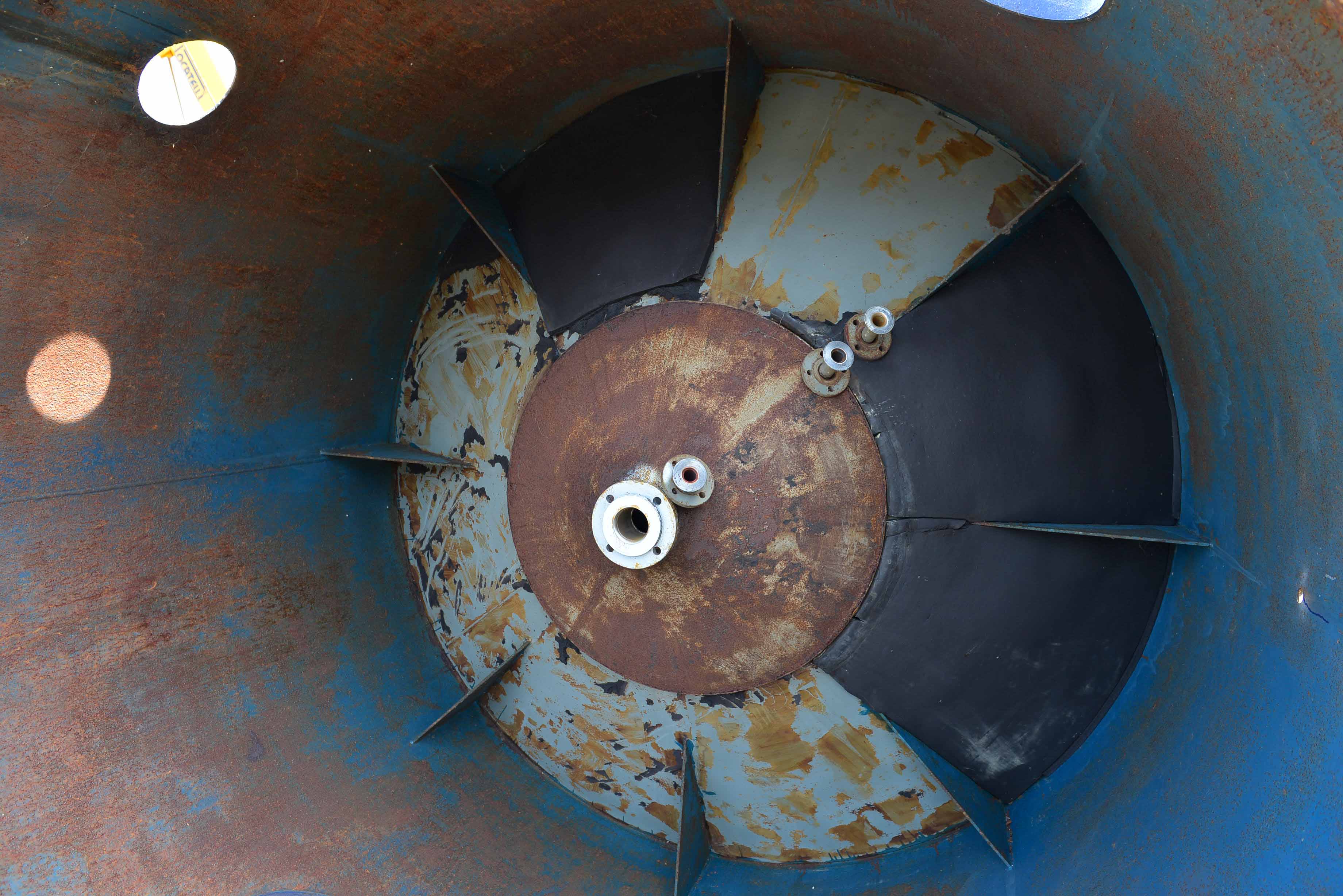 Usato Serbatoio verticale da 32 m3 con serpentino interno