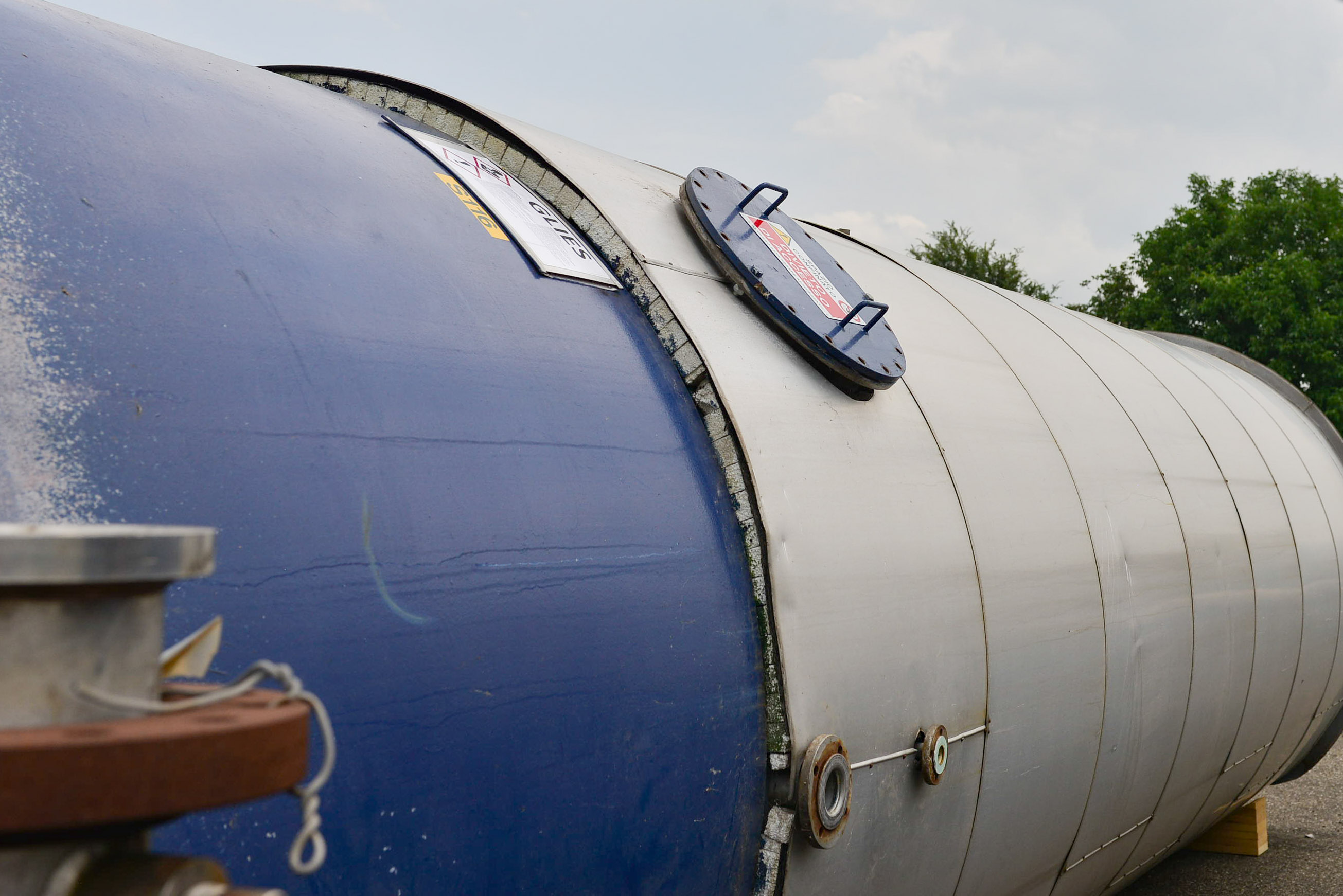 Usato Serbatoio verticale da 32 m3 con serpentino interno