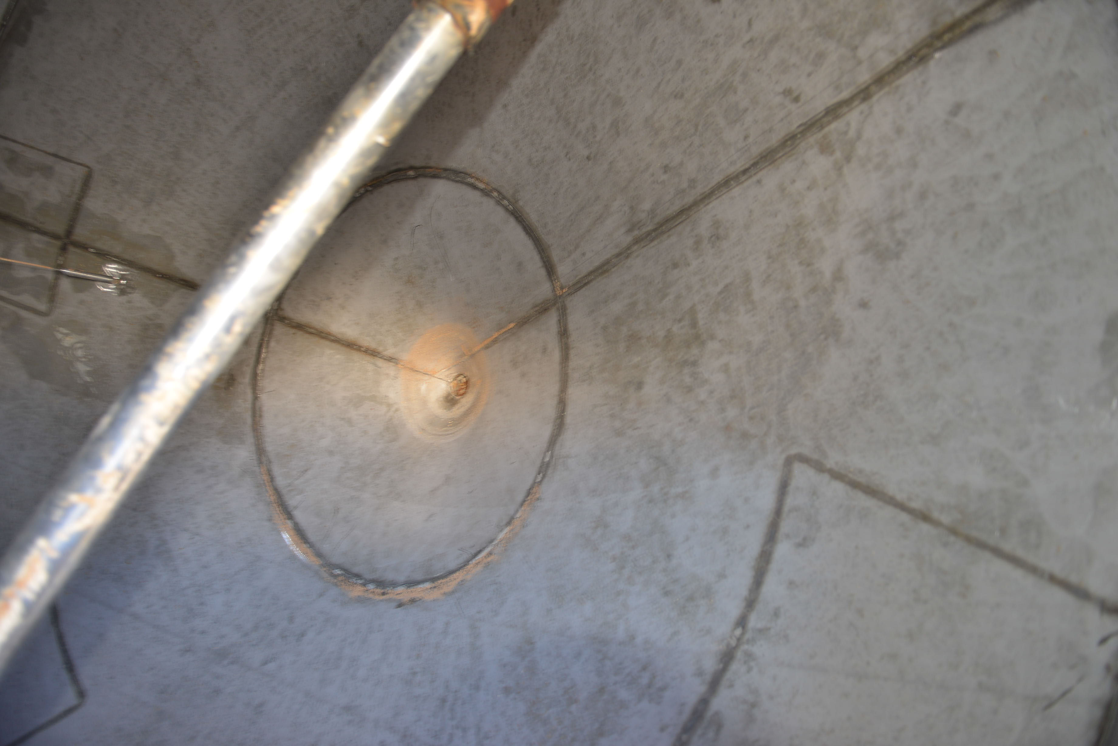 Usato Serbatoio verticale da 53 m3 con agitatore laterale