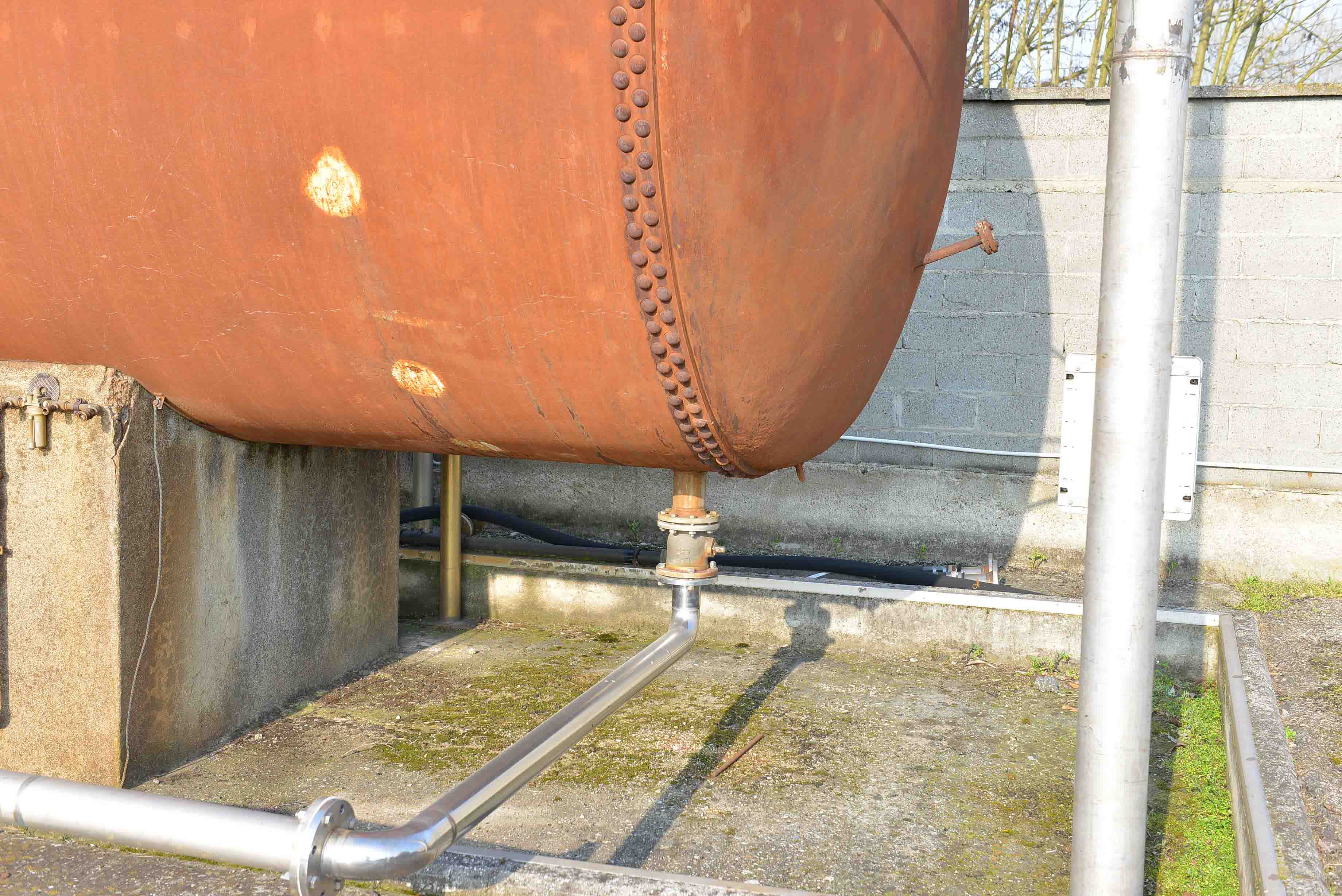 Usato Serbatoio verticale 100 m3 in acciaio al carbonio