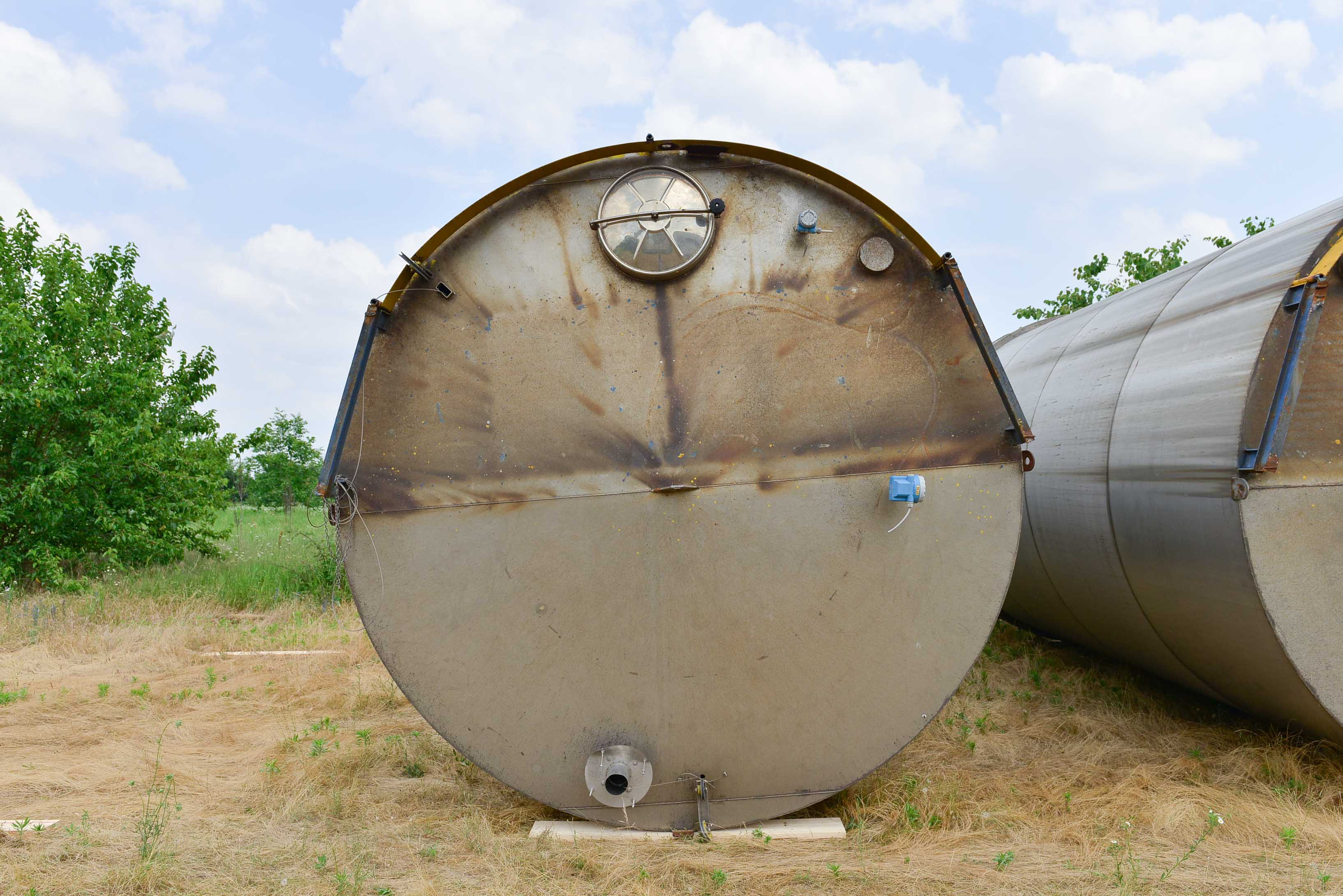 Usato Serbatoio verticale 53 m3 in acciaio inox AISI304, agitatore laterale