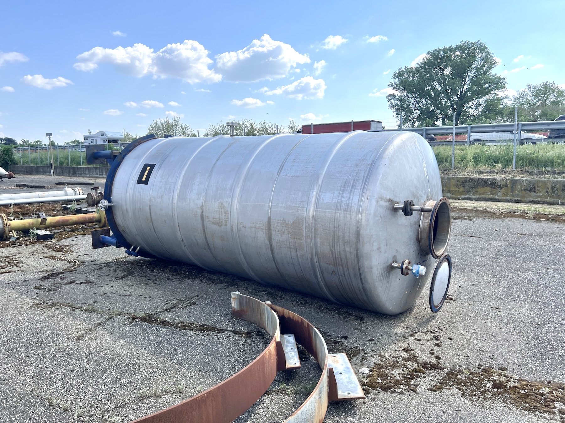 Usato Serbatoio verticale da 10.500 litri