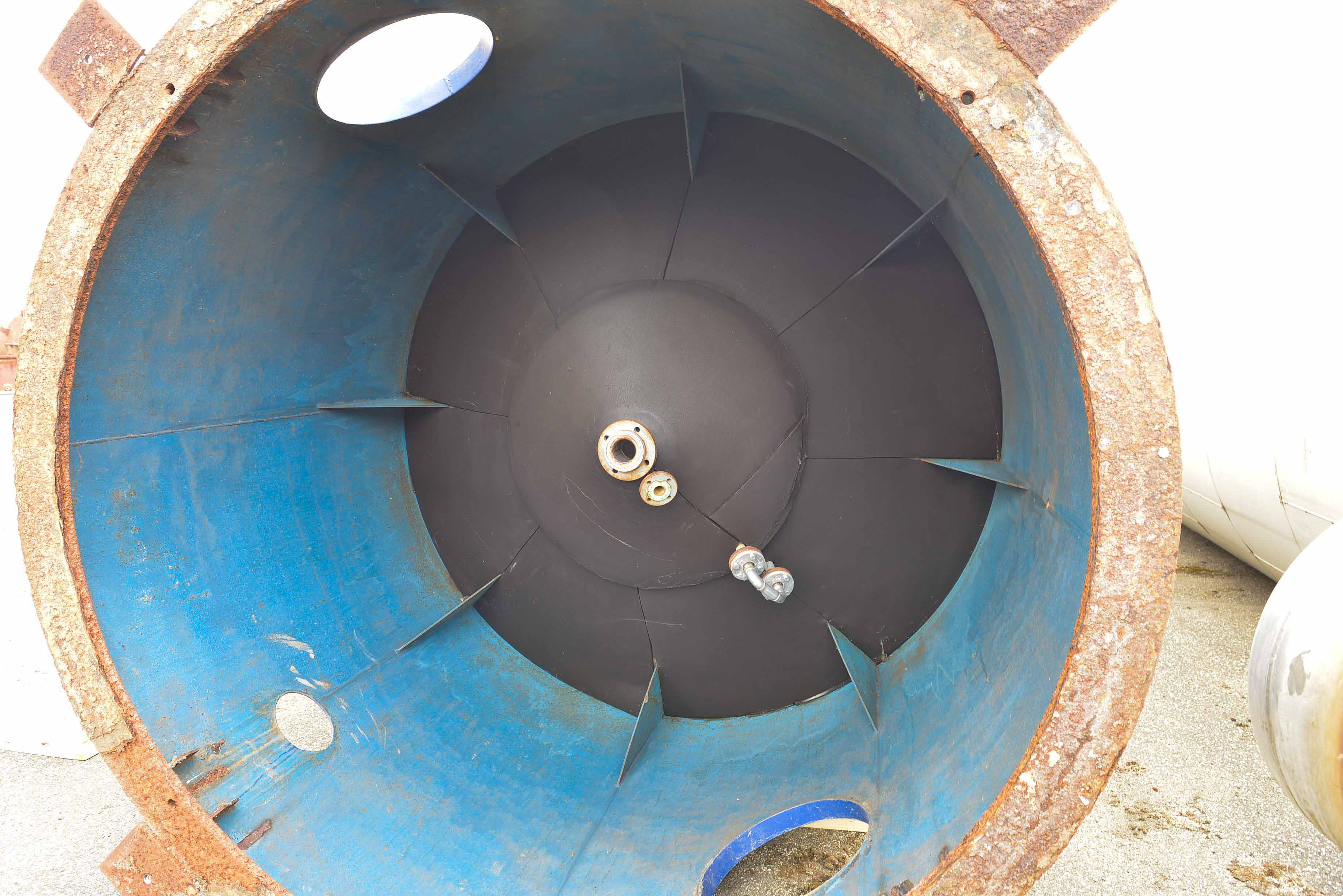 Usato Serbatoio verticale da 32 m3 con serpentino interno