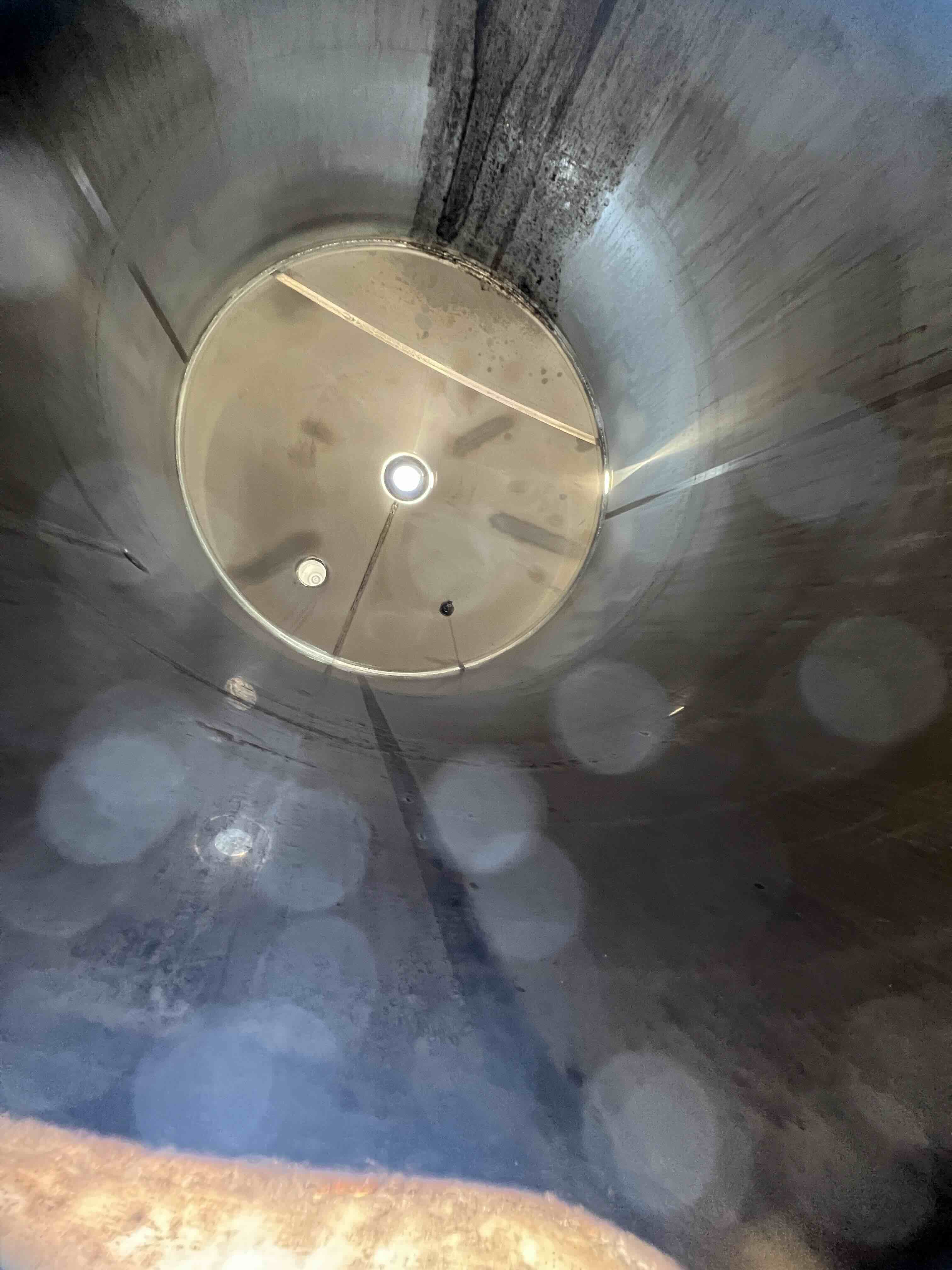 Usato Serbatoio verticale da 8.200 litri in AISI 304