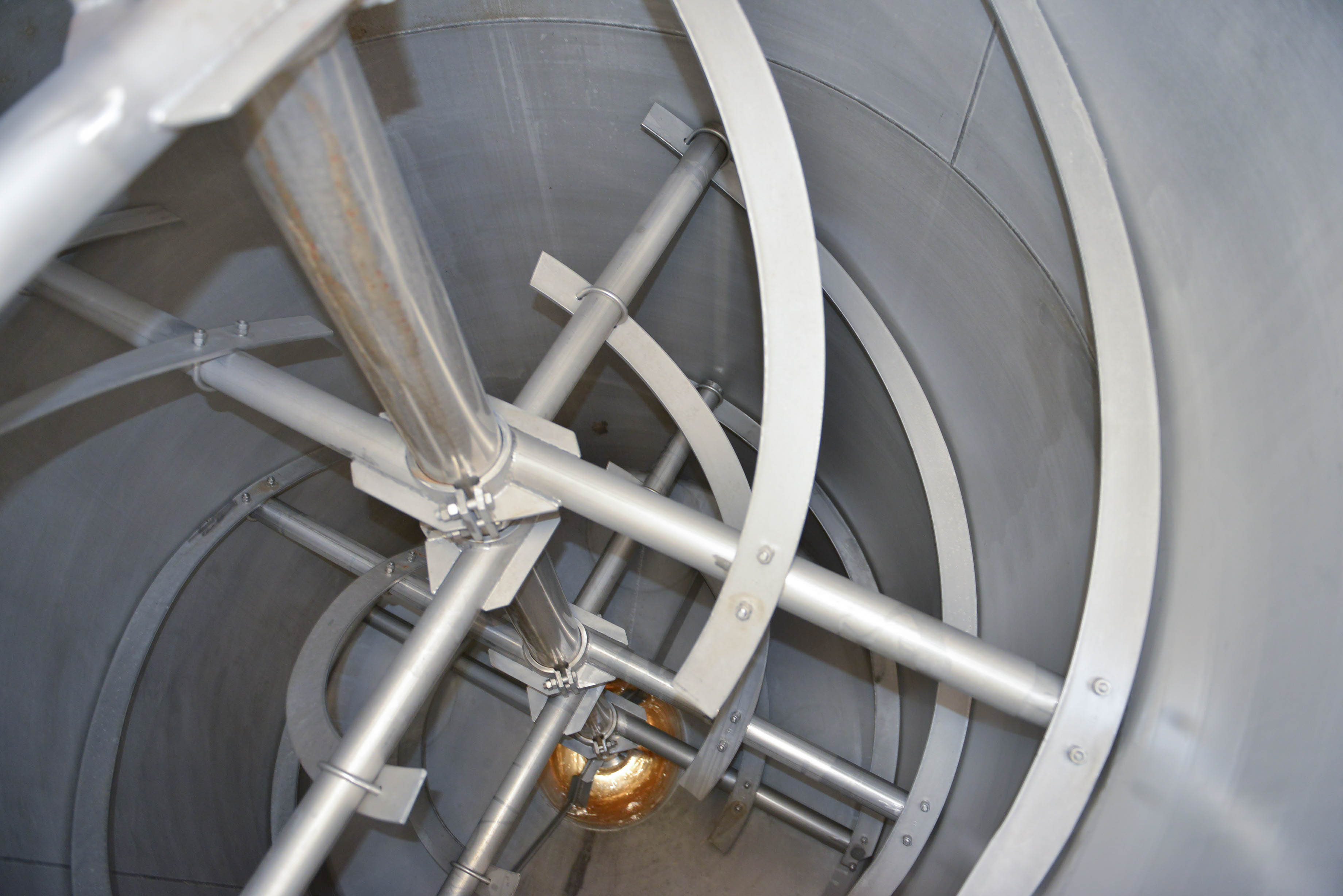 Usato Recipente agitato da 11.000 litri a fondo conico