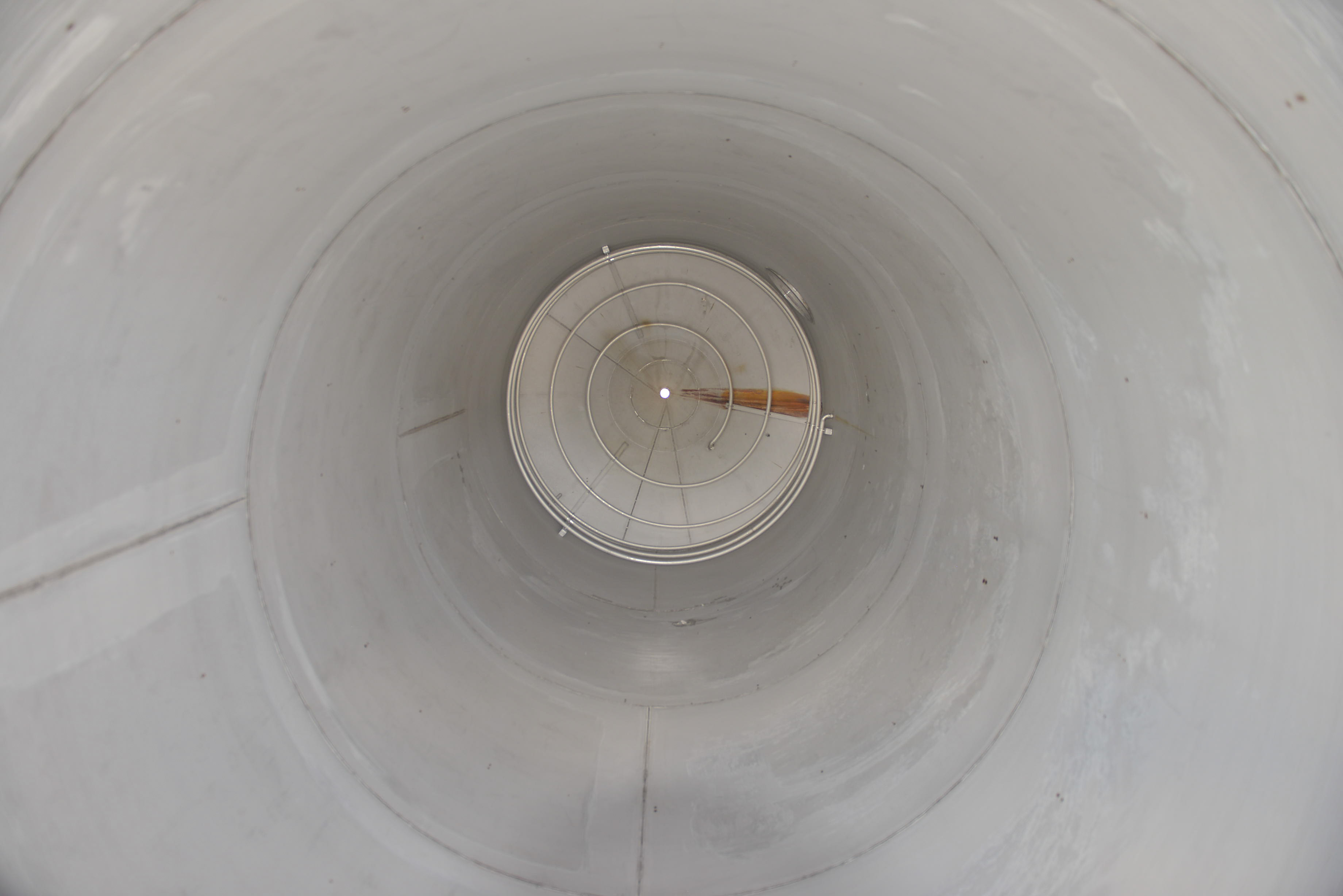 Usato Serbatoio verticale da 32 m3 con serpentino interno