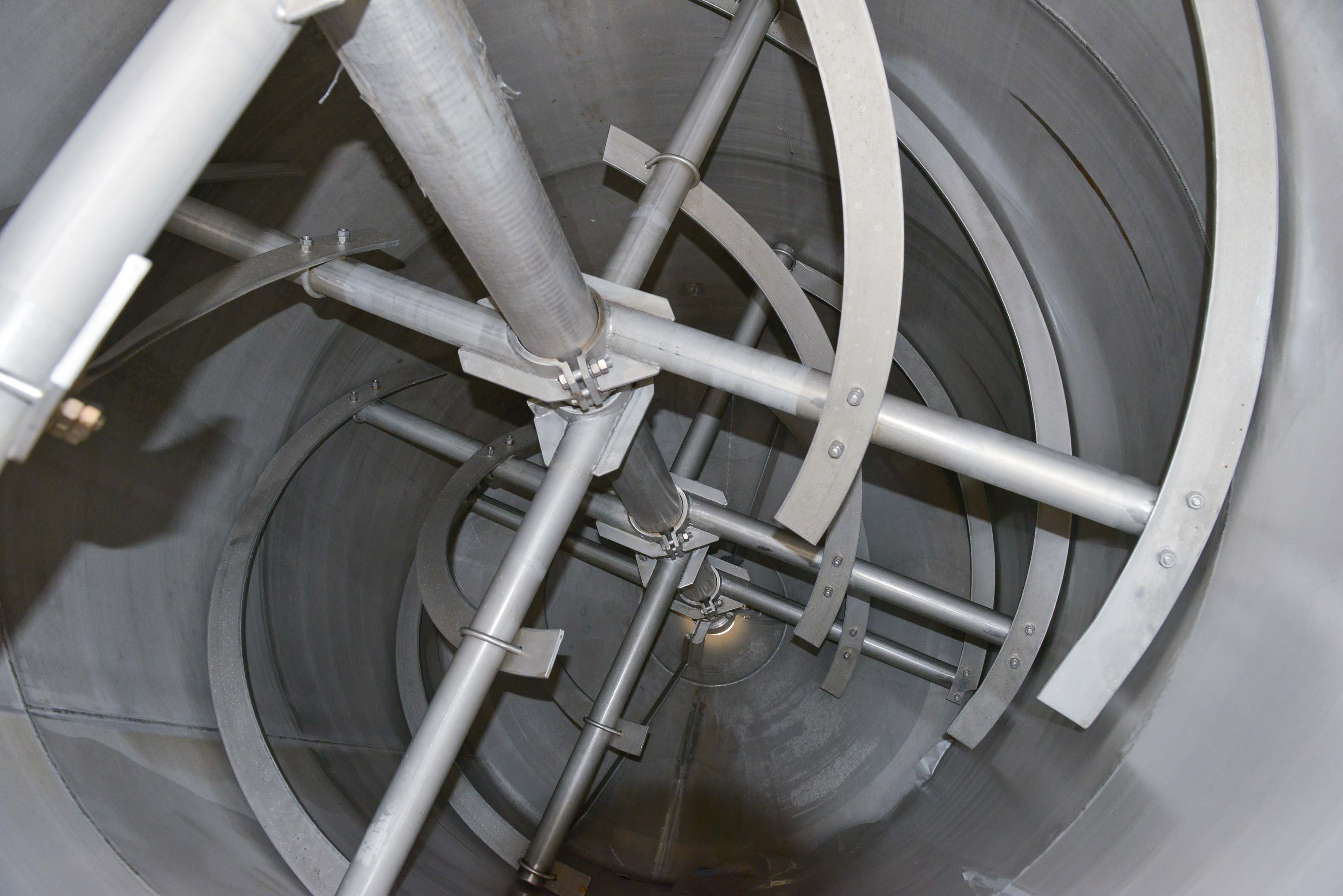 Usato Recipente agitato da 11.000 litri a fondo conico