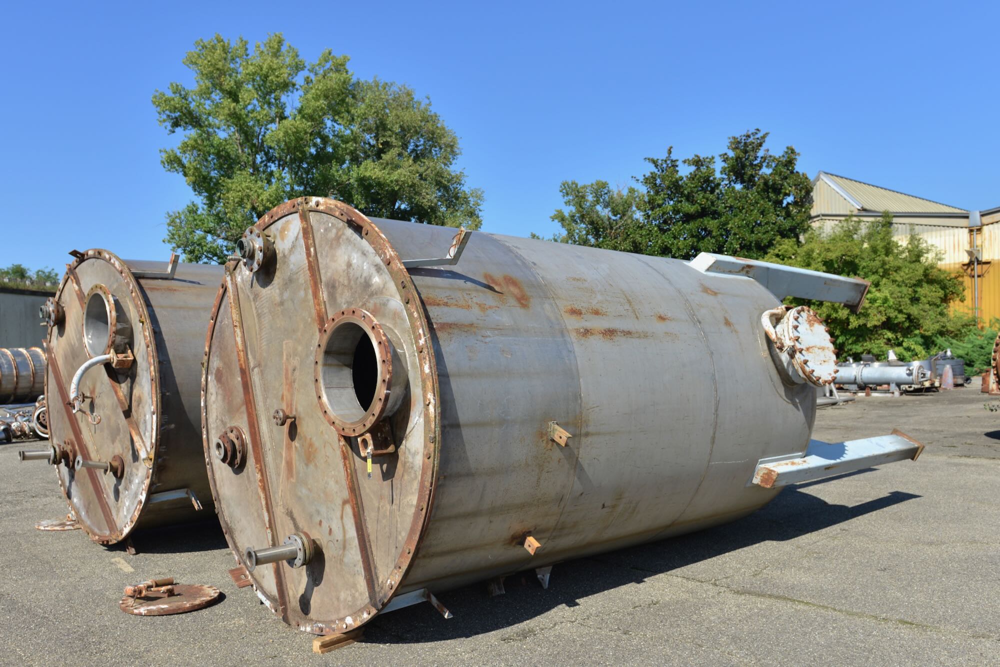 Usato Serbatoio verticale da 22,6 mc a fondo conico