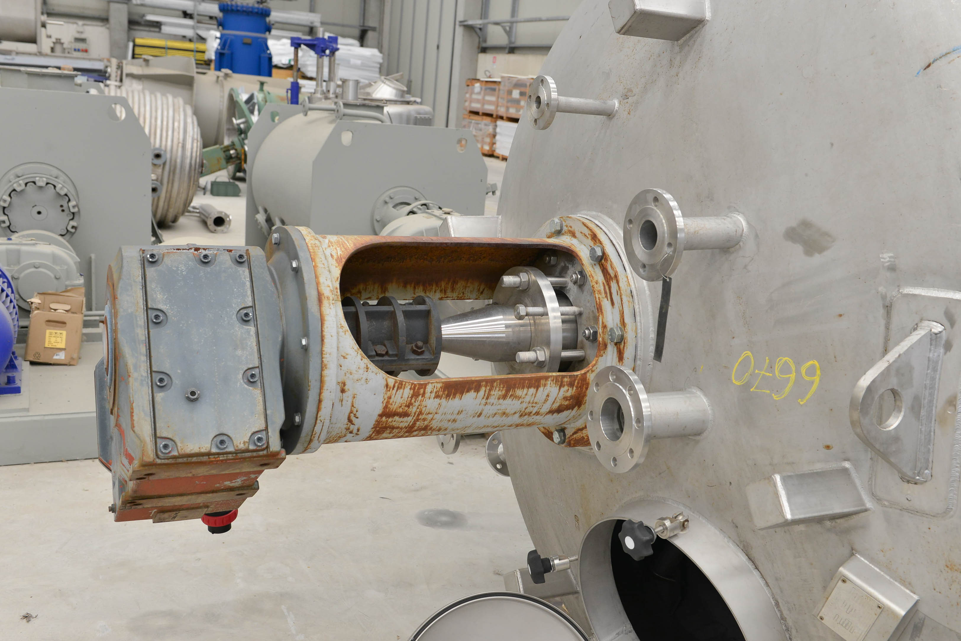 Usato Recipente agitato da 11.000 litri a fondo conico