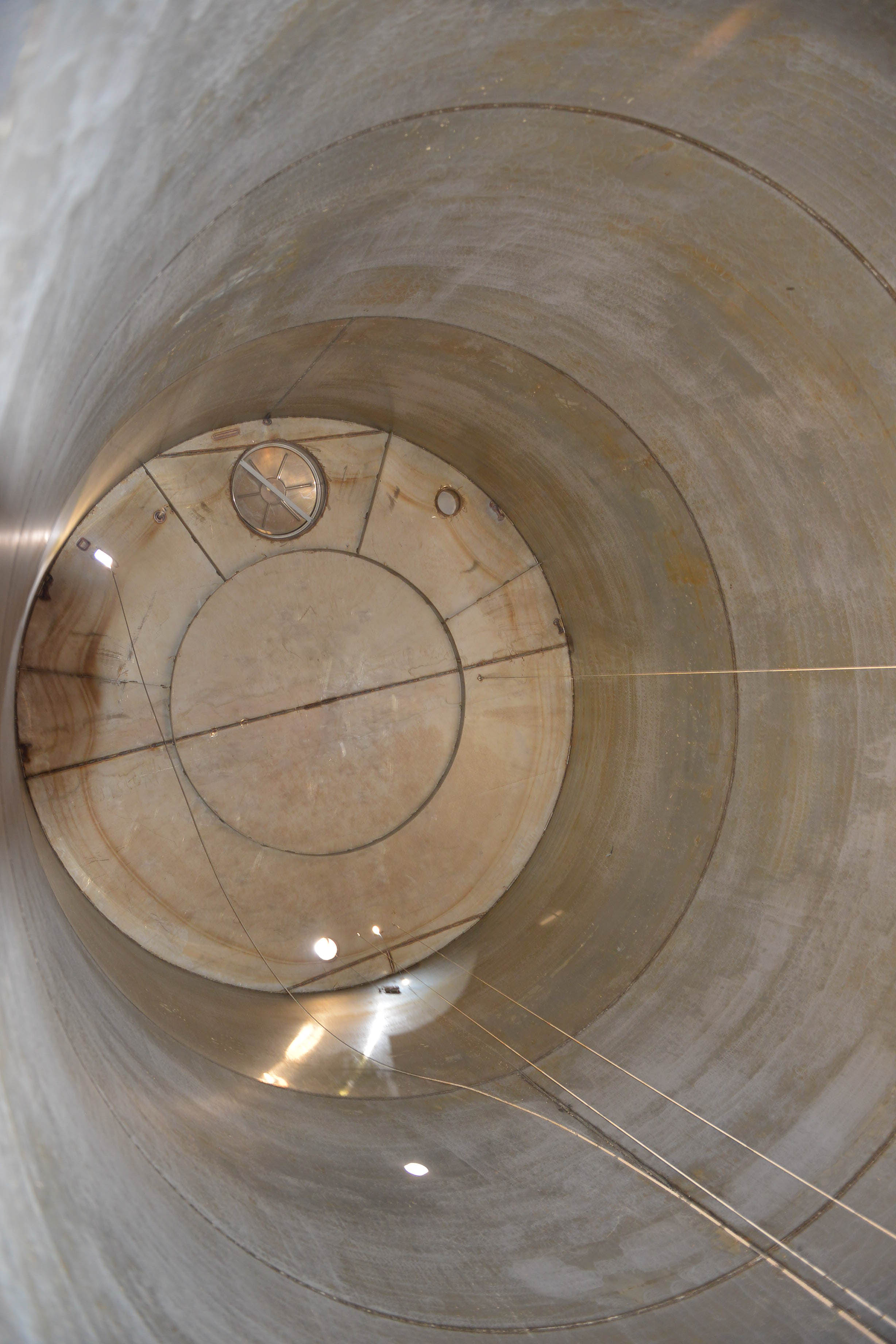 Usato Serbatoio verticale 53 m3 in acciaio inox AISI304, agitatore laterale