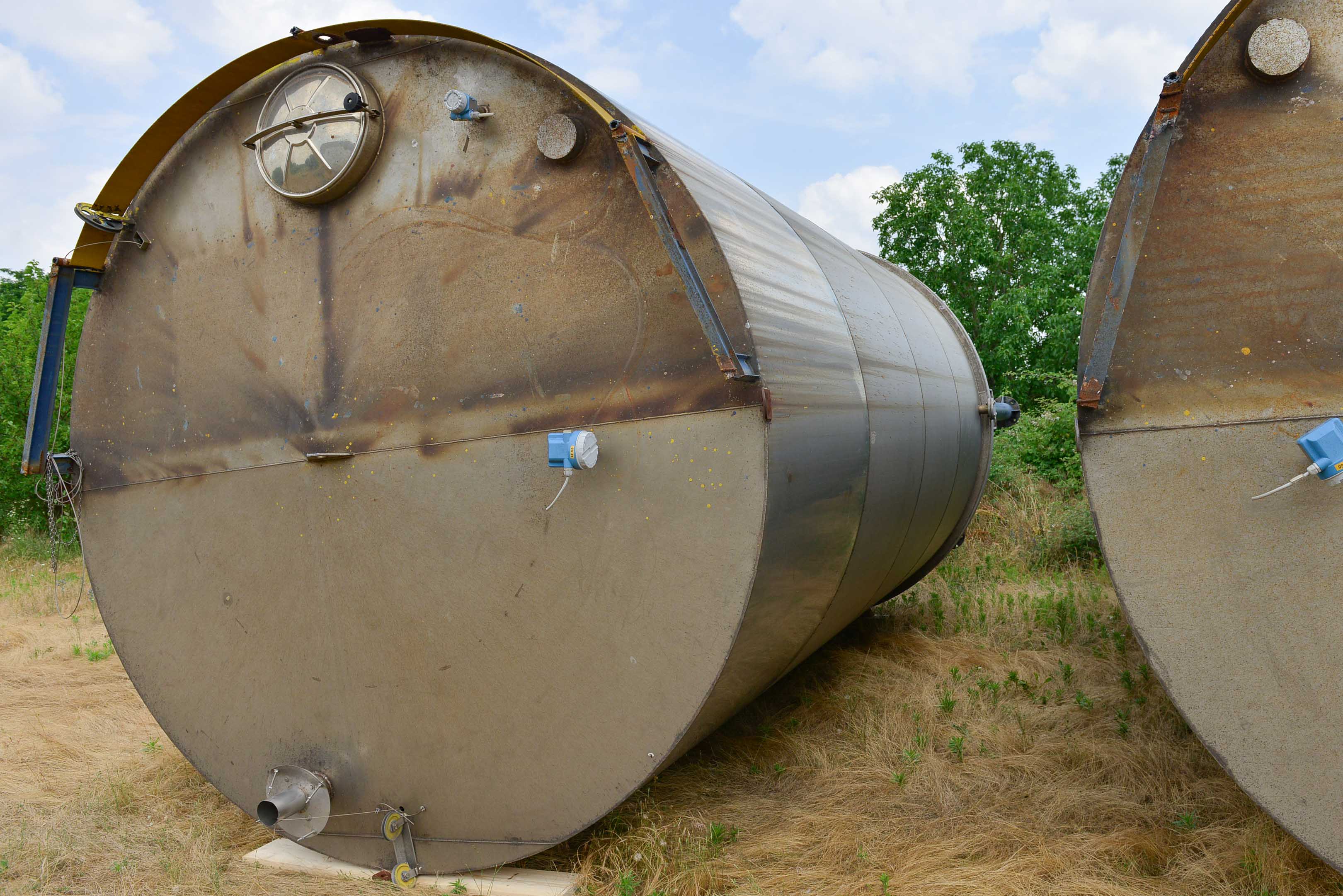 Usato Serbatoio verticale 53 m3 in acciaio inox AISI304, agitatore laterale