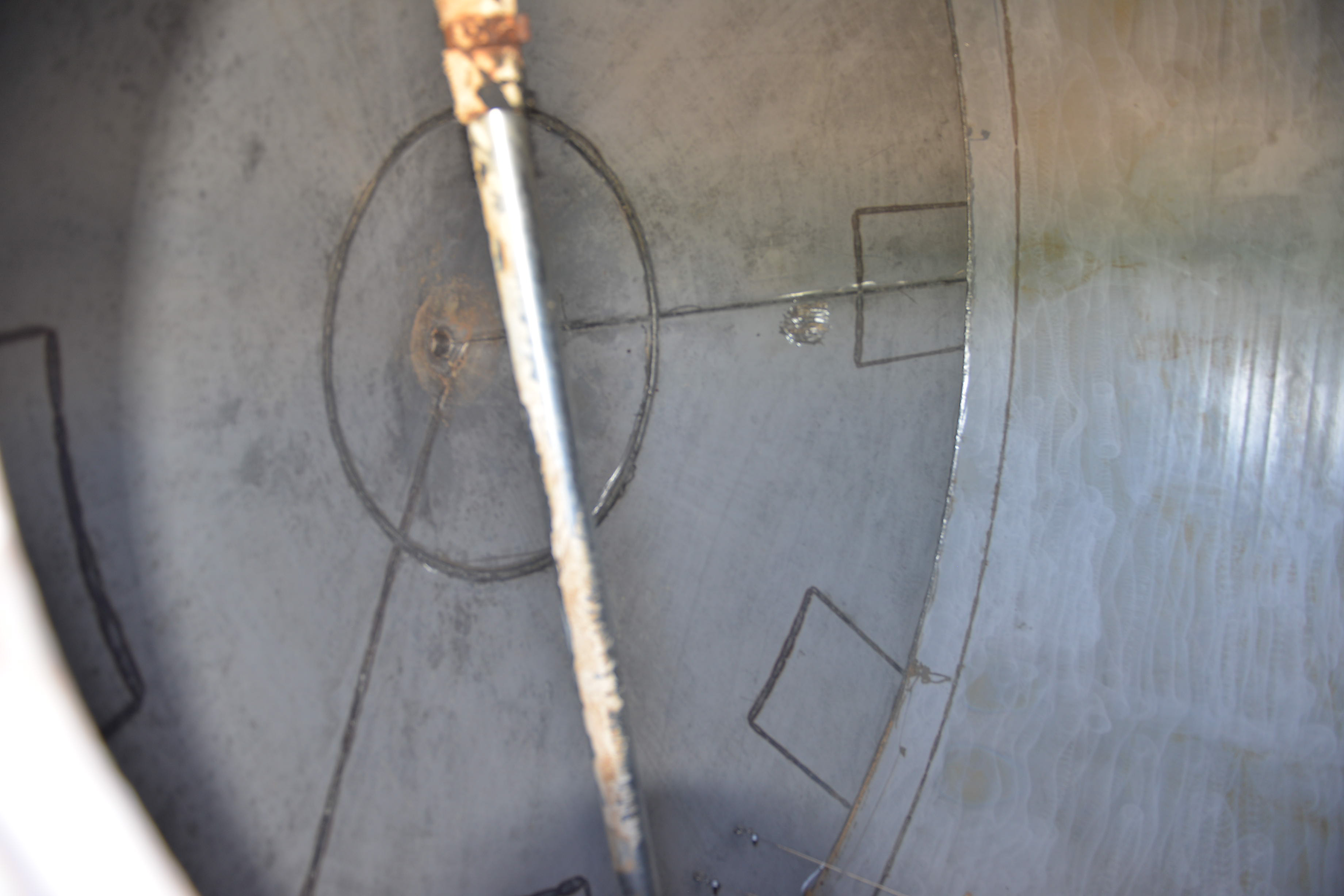 Usato Serbatoio verticale da 53 mc con agitatore interno