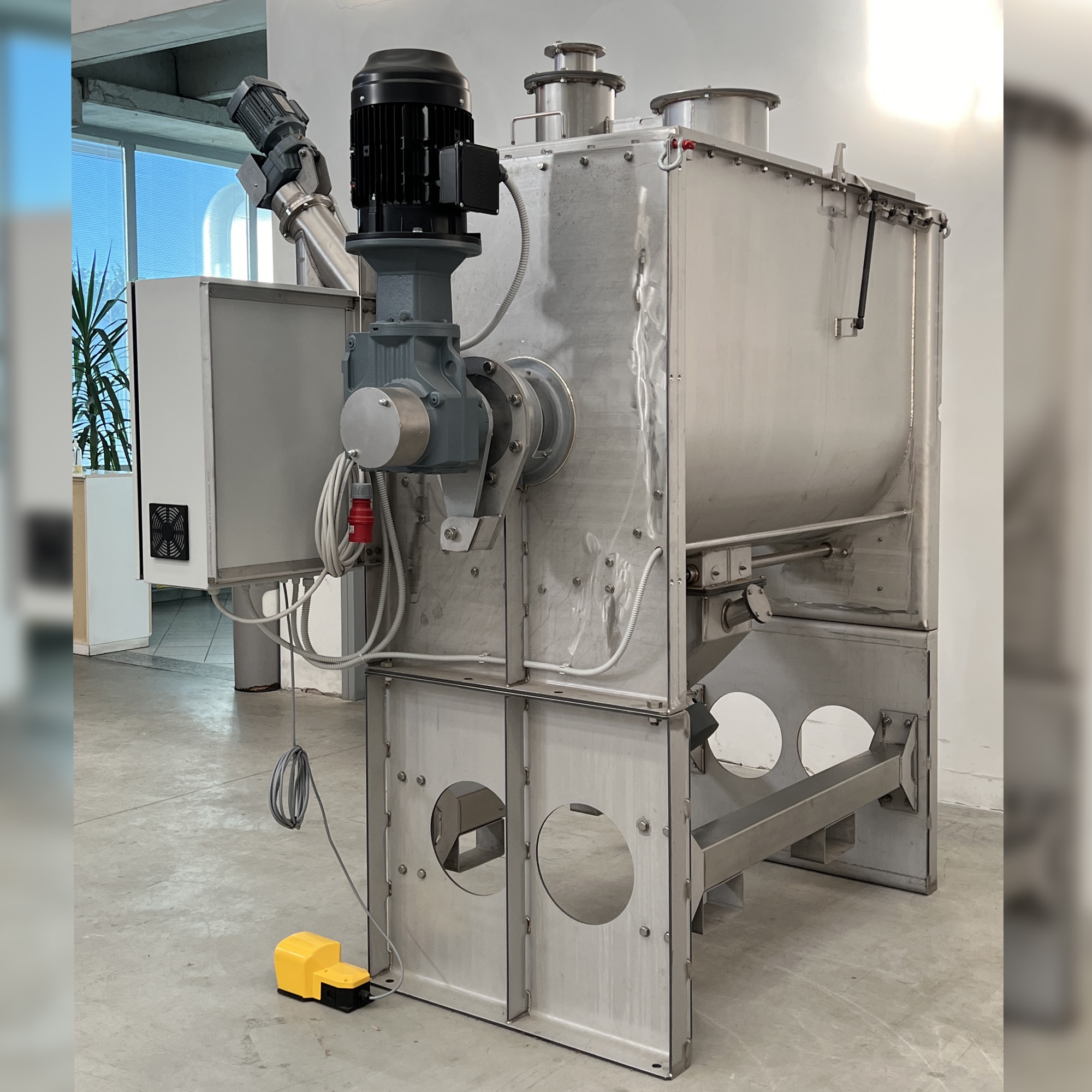 Miscelatore per polveri COPRINOX da 1000 Litri completo di quadro e coclea di scarico