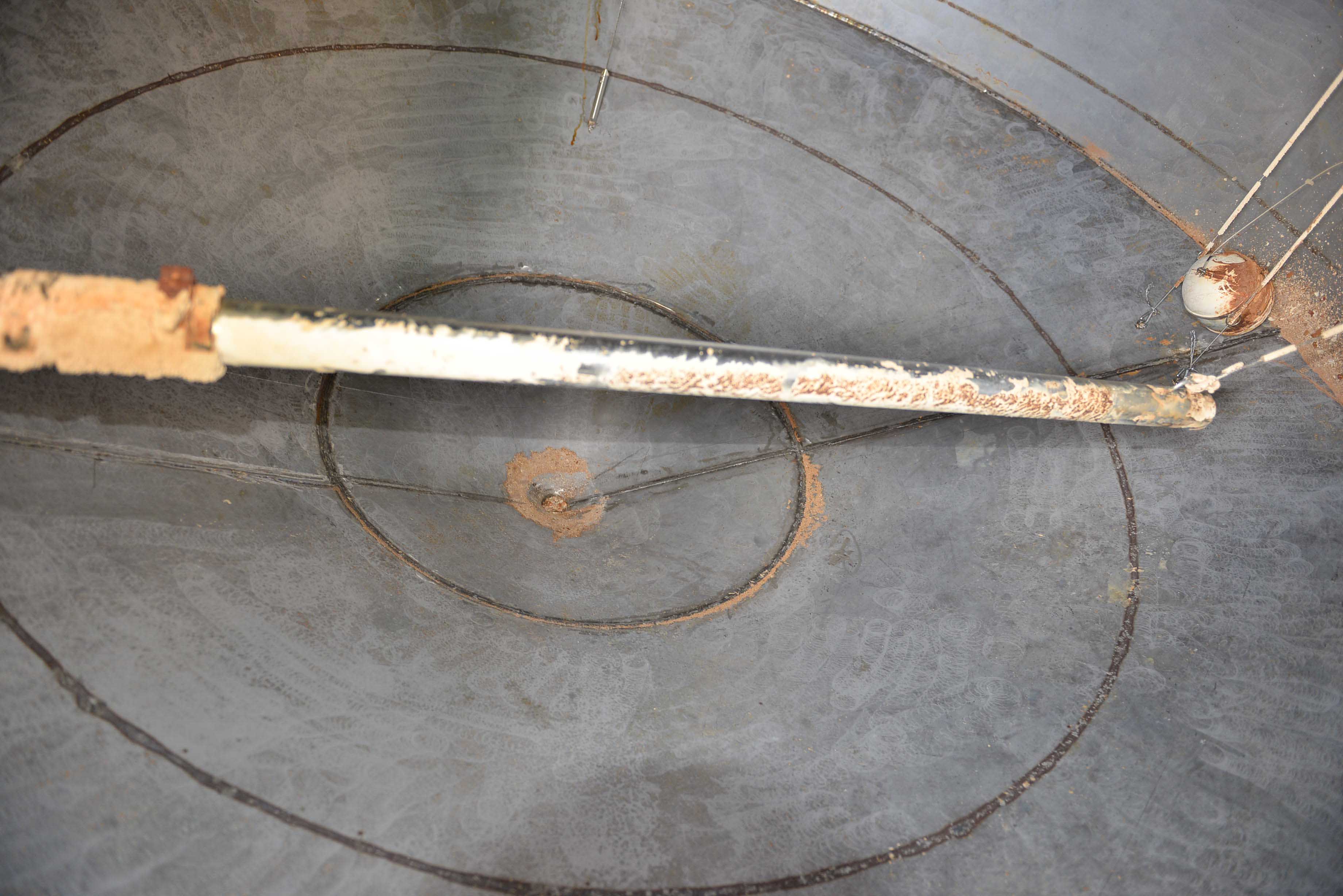 Usato Serbatoio verticale 53 m3 in acciaio inox AISI304, agitatore laterale