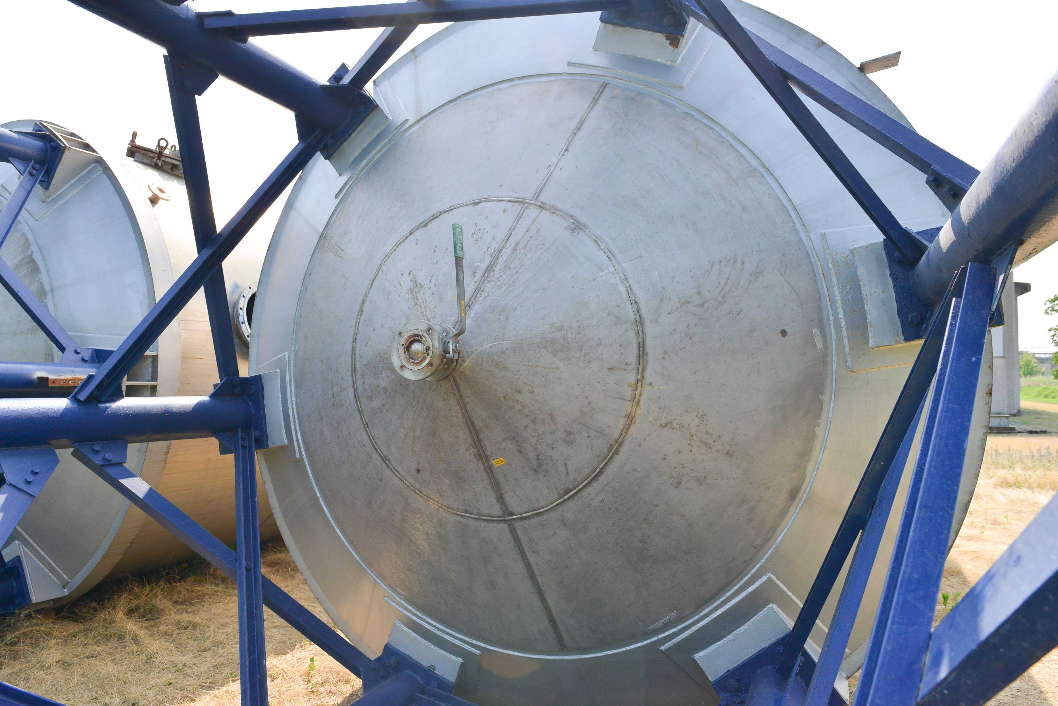 Usato Serbatoio verticale 53 m3 in acciaio inox AISI304, agitatore laterale