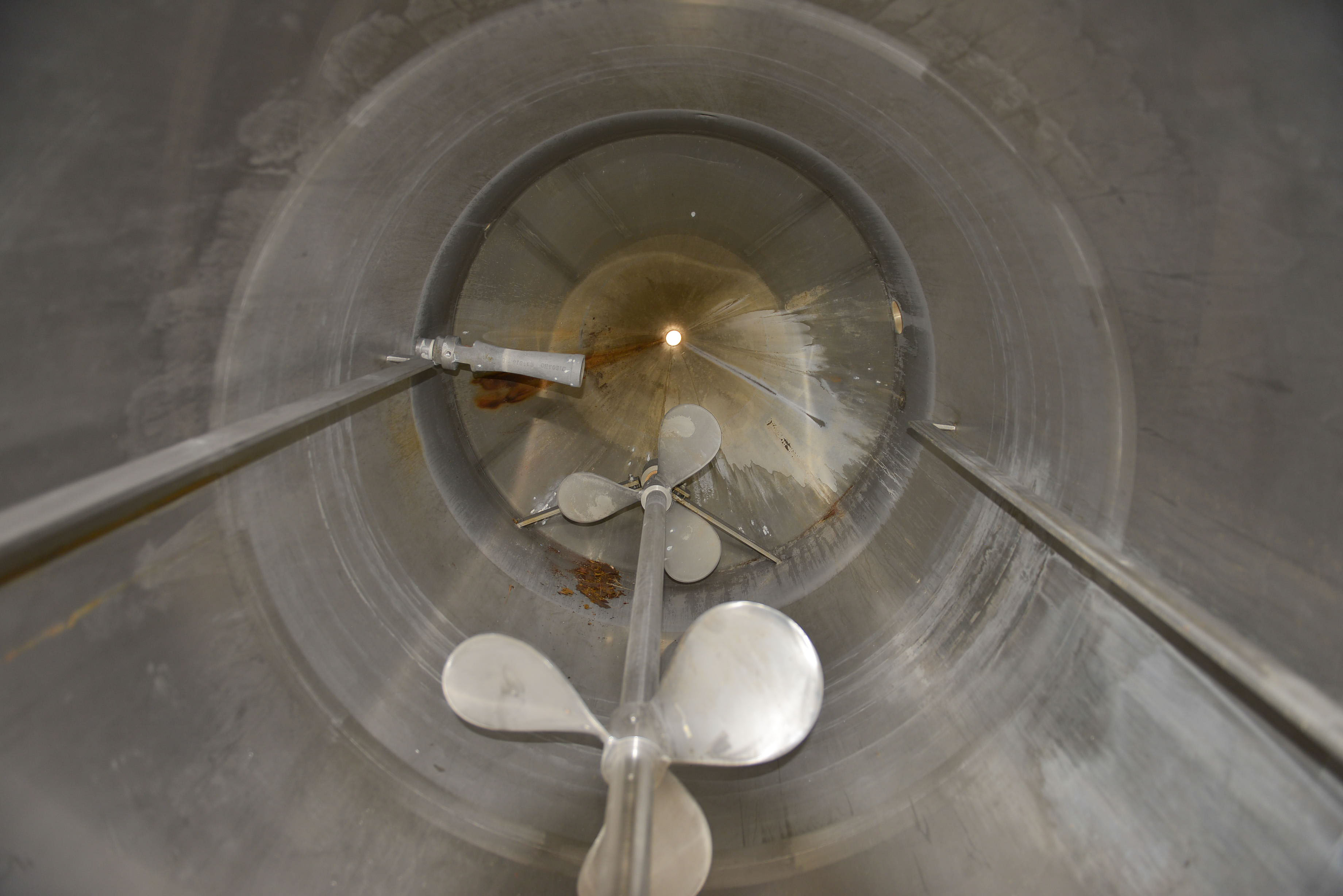 Usato Recipiente agitato da 3.000 litri a fondo conico