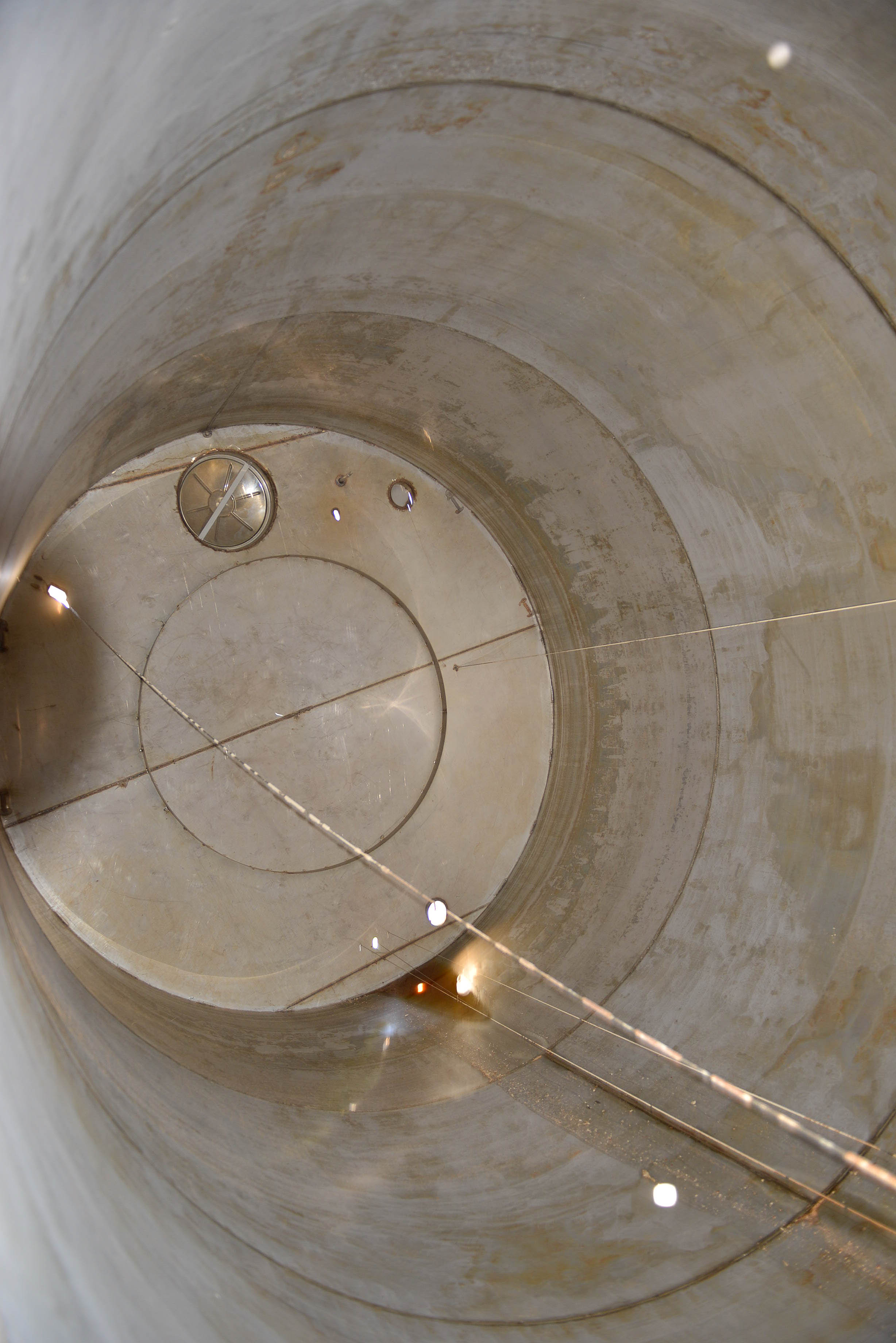 Usato Serbatoio verticale da 53 m3 con agitatore laterale