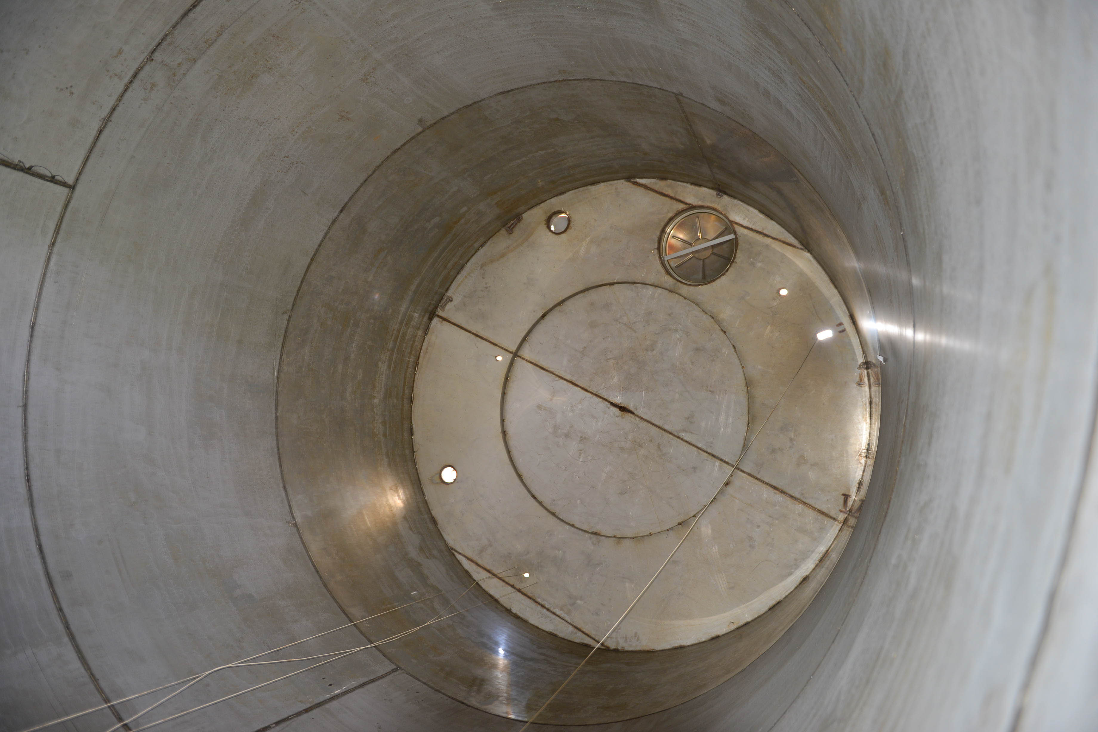 Usato Serbatoio verticale da 53 mc con agitatore interno