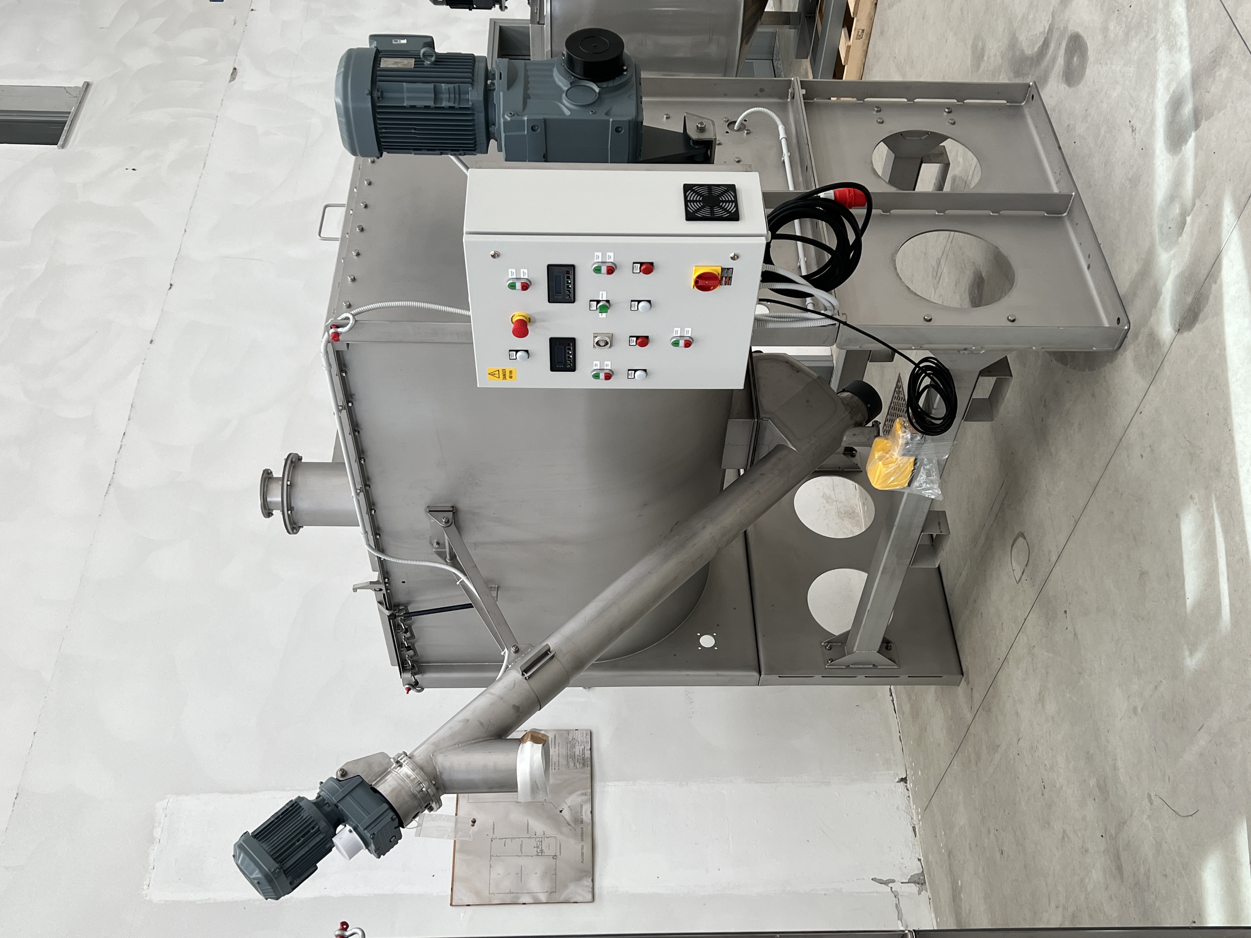 Miscelatore per polveri COPRINOX da 1900 Litri completo di coclea e quadro elettrico