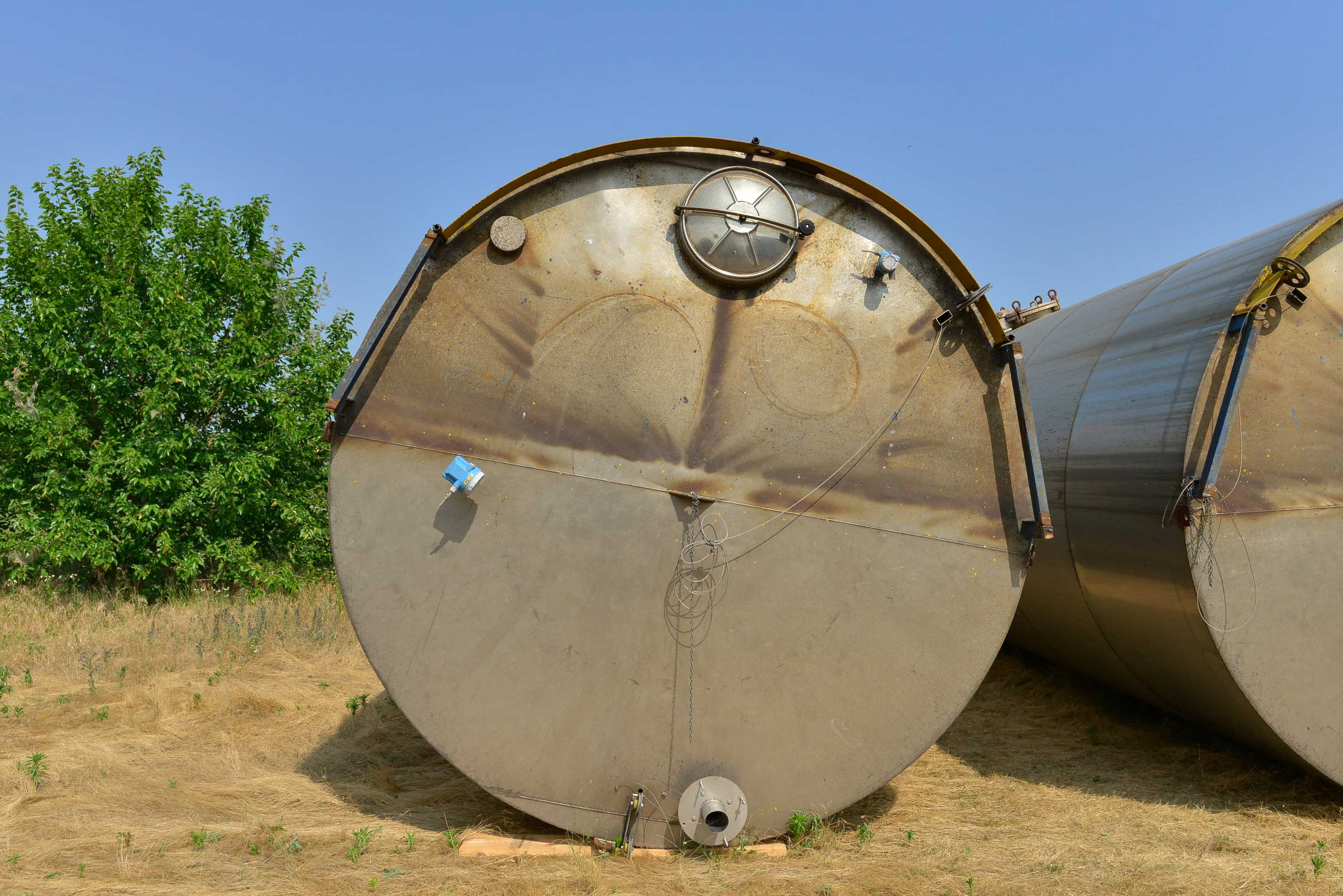 Usato Serbatoio verticale 53 m3 in acciaio inox AISI304, agitatore laterale