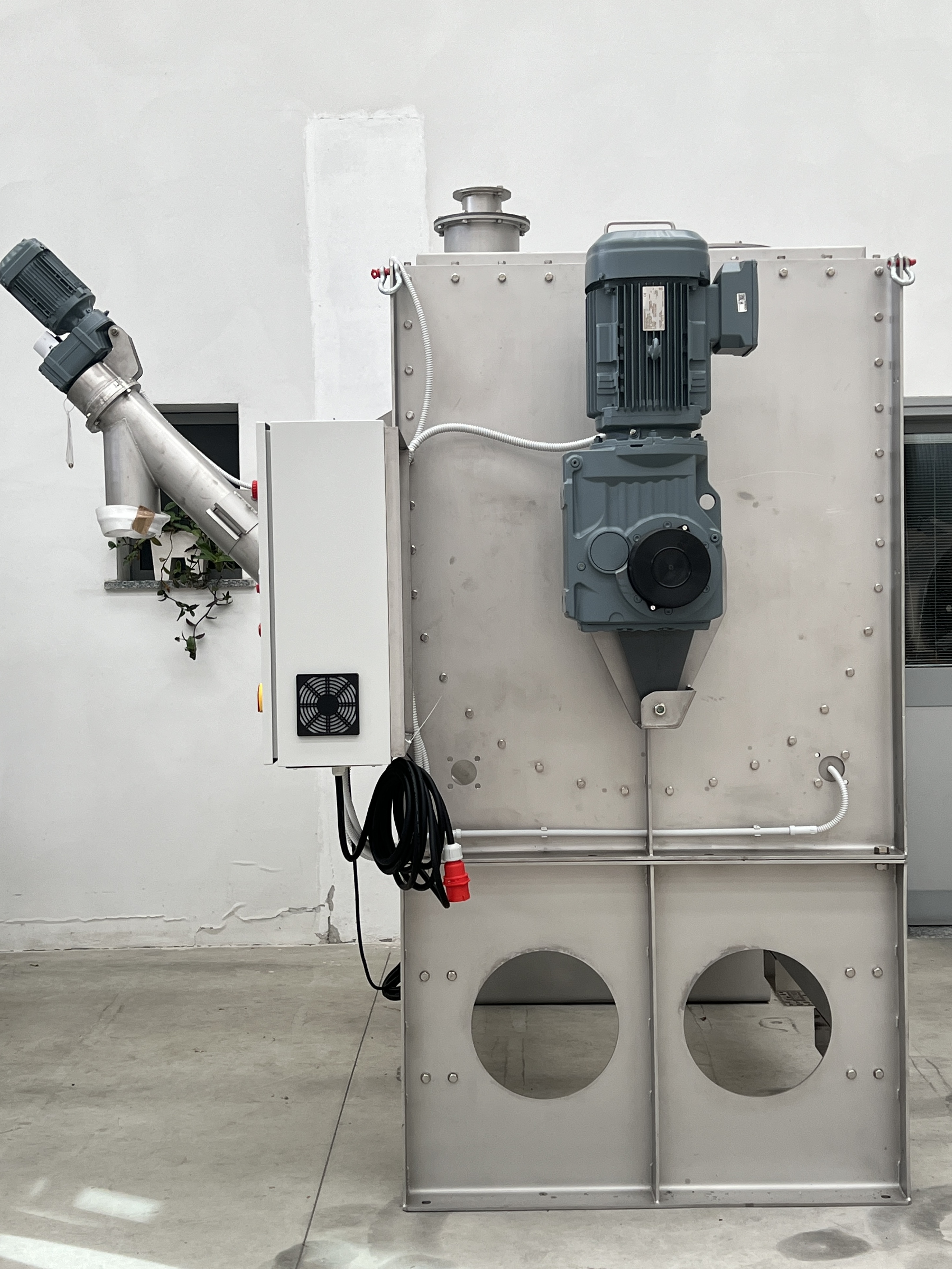 Miscelatore per polveri COPRINOX da 1900 Litri completo di coclea e quadro elettrico