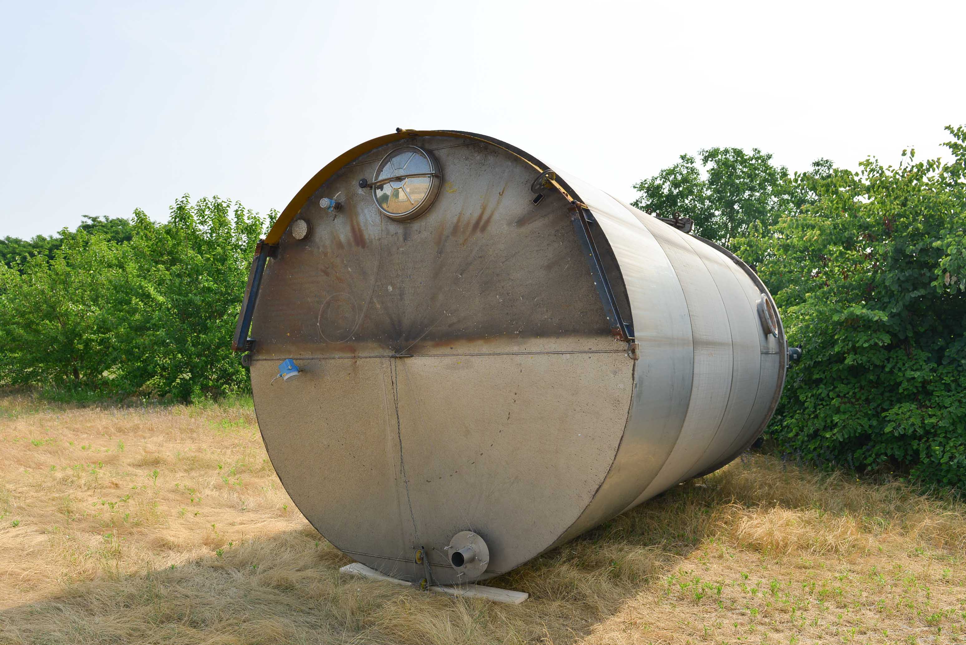 Usato Serbatoio verticale 53 m3 in acciaio inox AISI304, agitatore laterale