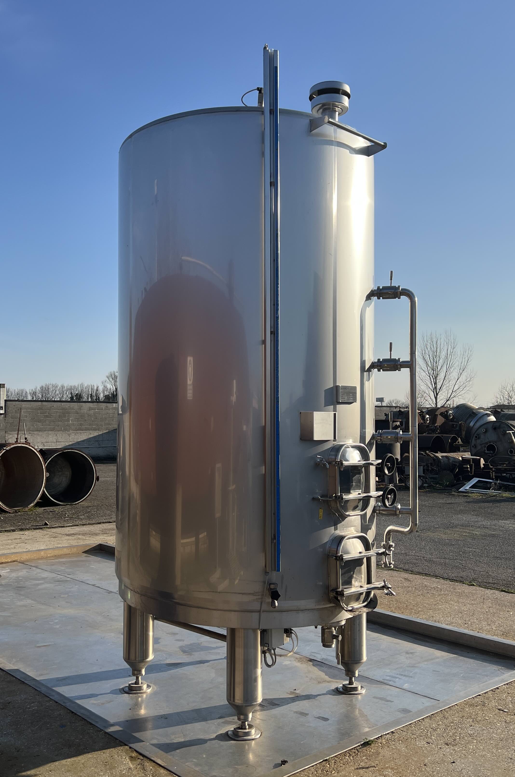 Usato Serbatoio verticale da 8.200 litri in AISI 304