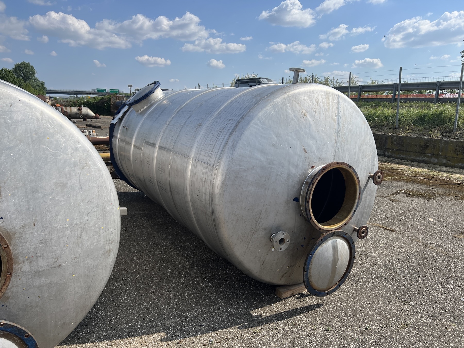 Usato Serbatoio verticale da 10.500 litri