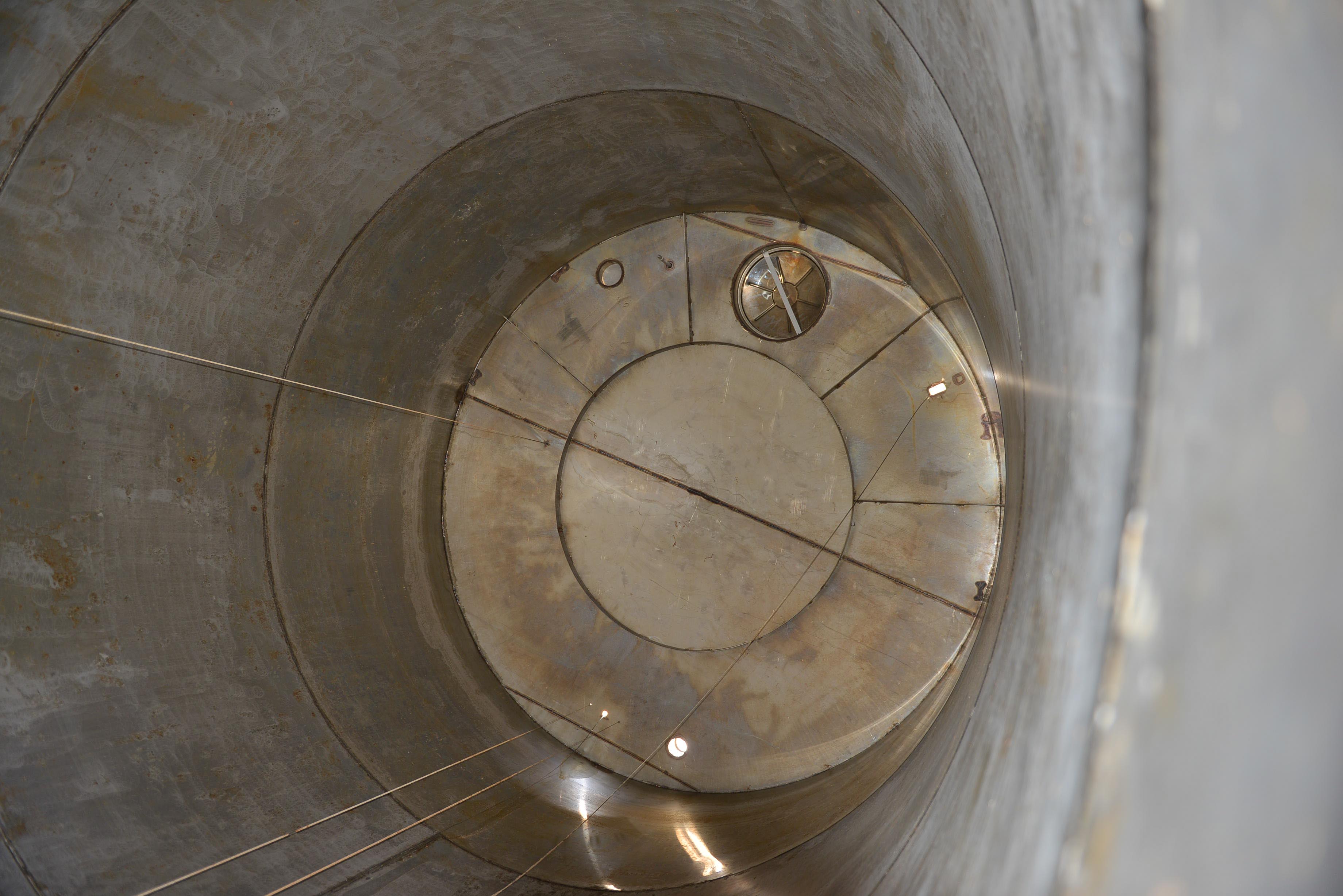 Usato Serbatoio verticale 53 m3 in acciaio inox AISI304, agitatore laterale