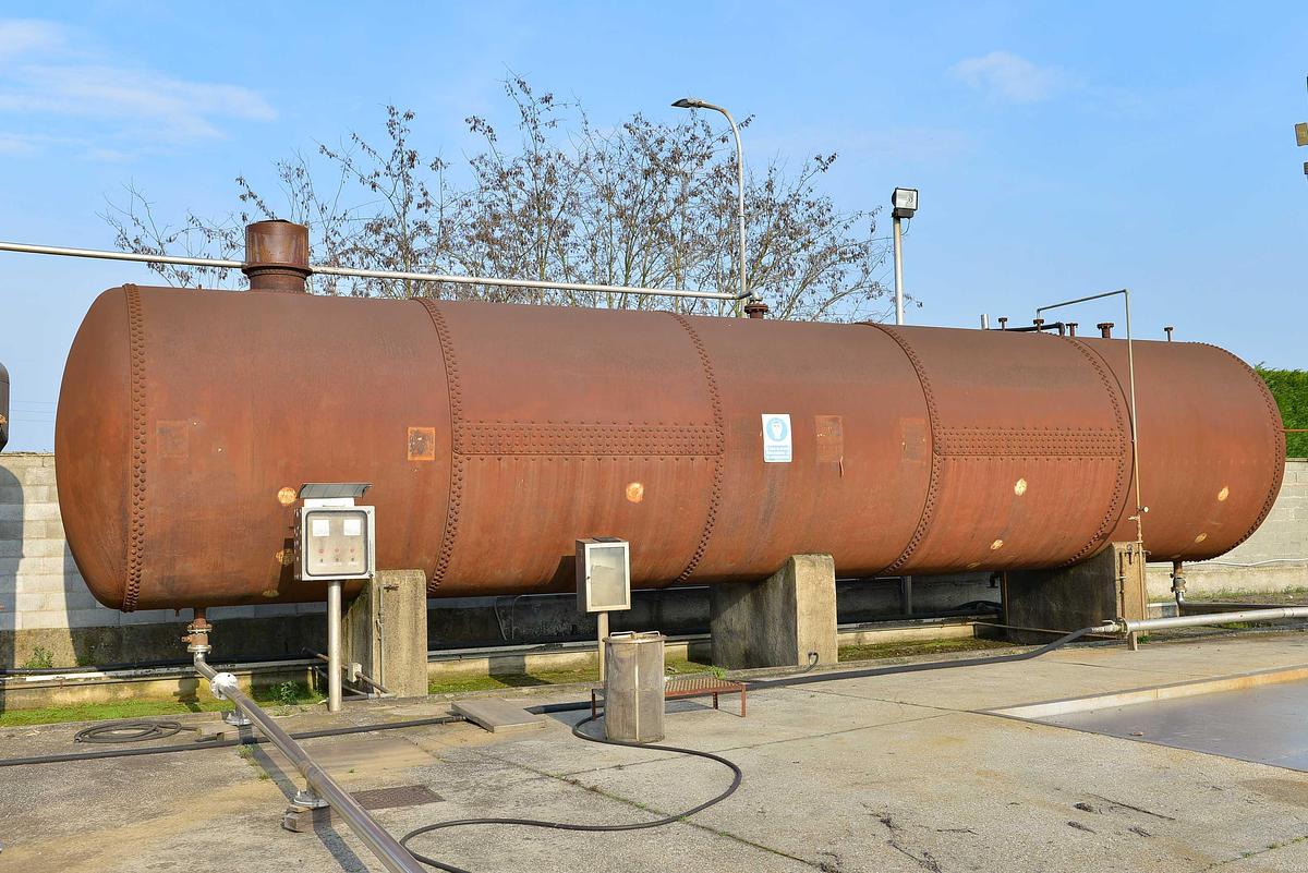 Usato Serbatoio verticale 100 m3 in acciaio al carbonio