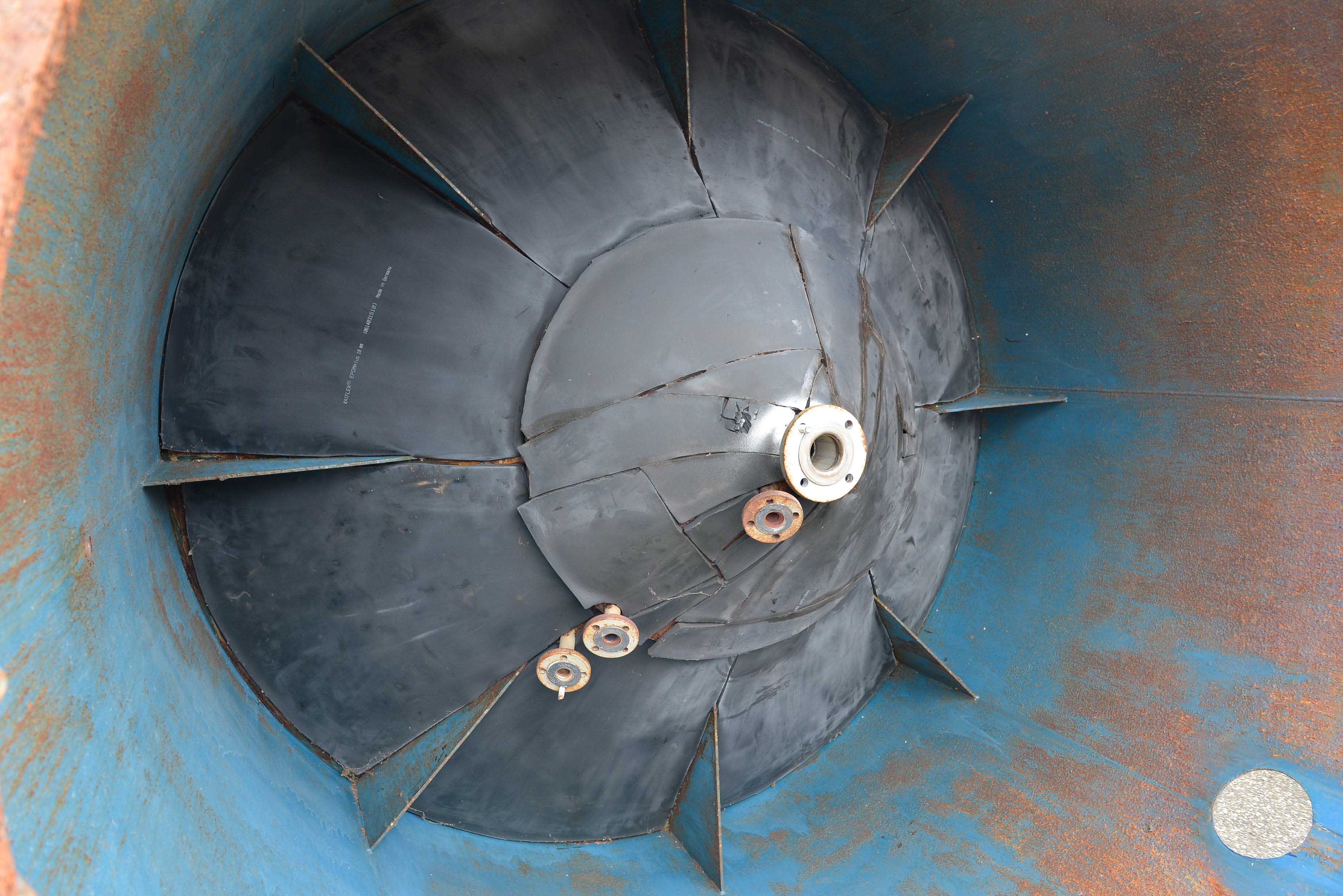 Usato Serbatoio verticale da 32 m3 con serpentino interno