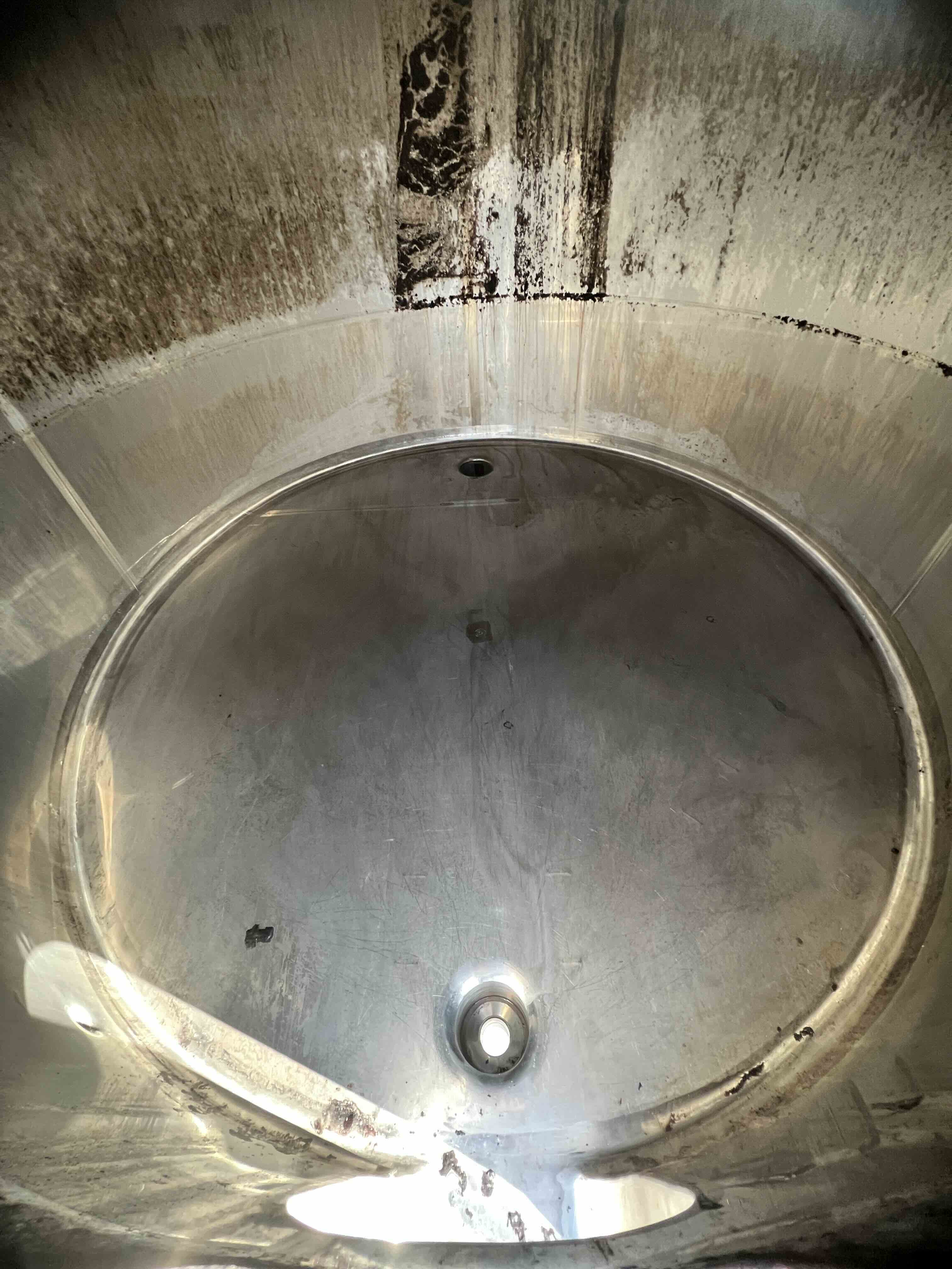 Usato Serbatoio verticale da 8.200 litri in AISI 304