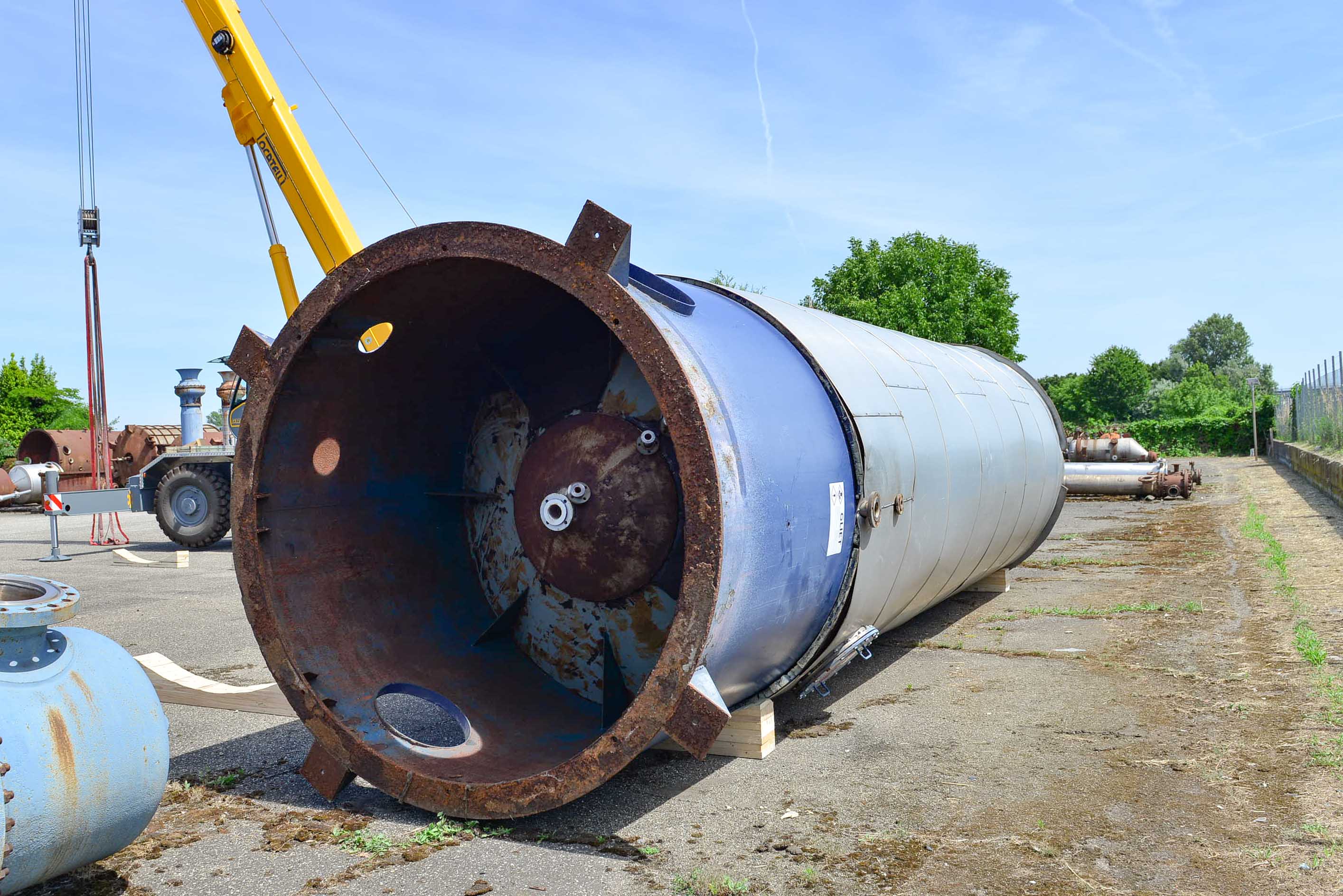 Usato Serbatoio verticale da 32 m3 con serpentino interno