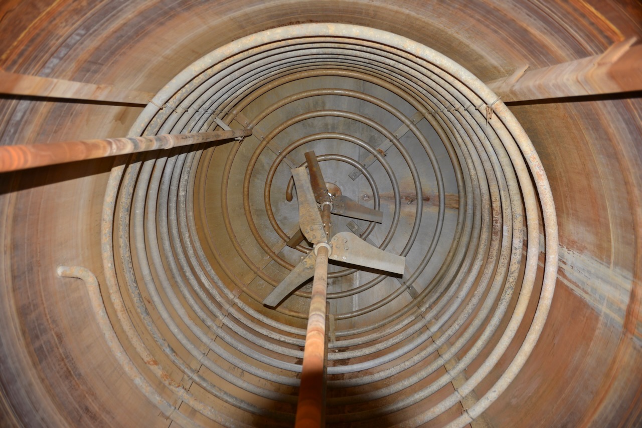 Used Reattore da 28.000 litri con serpentino interno