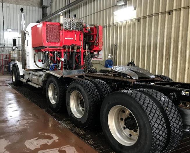 Used 2012 Kenworth Tri-Drive w/ Hydraulic Power Pack