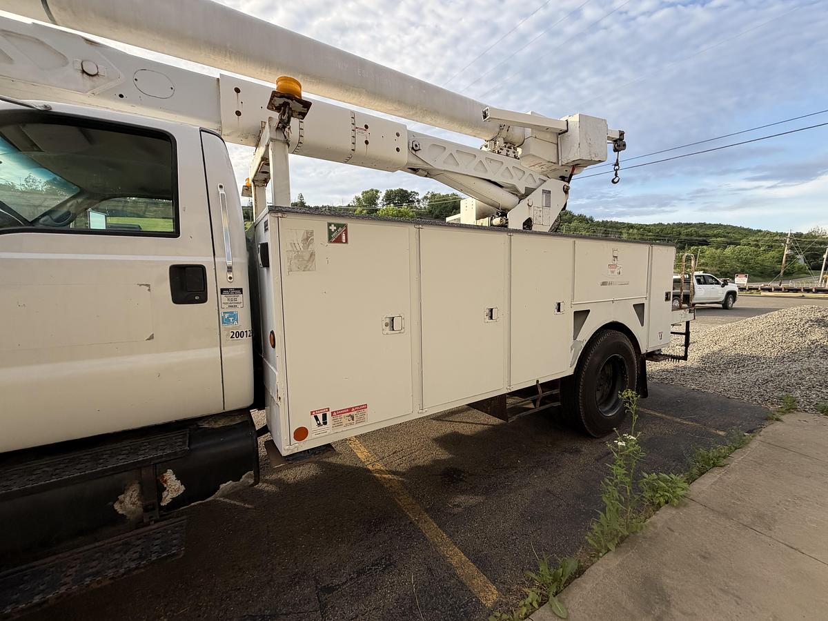 Used 2012 Ford F750 Bucket Truck