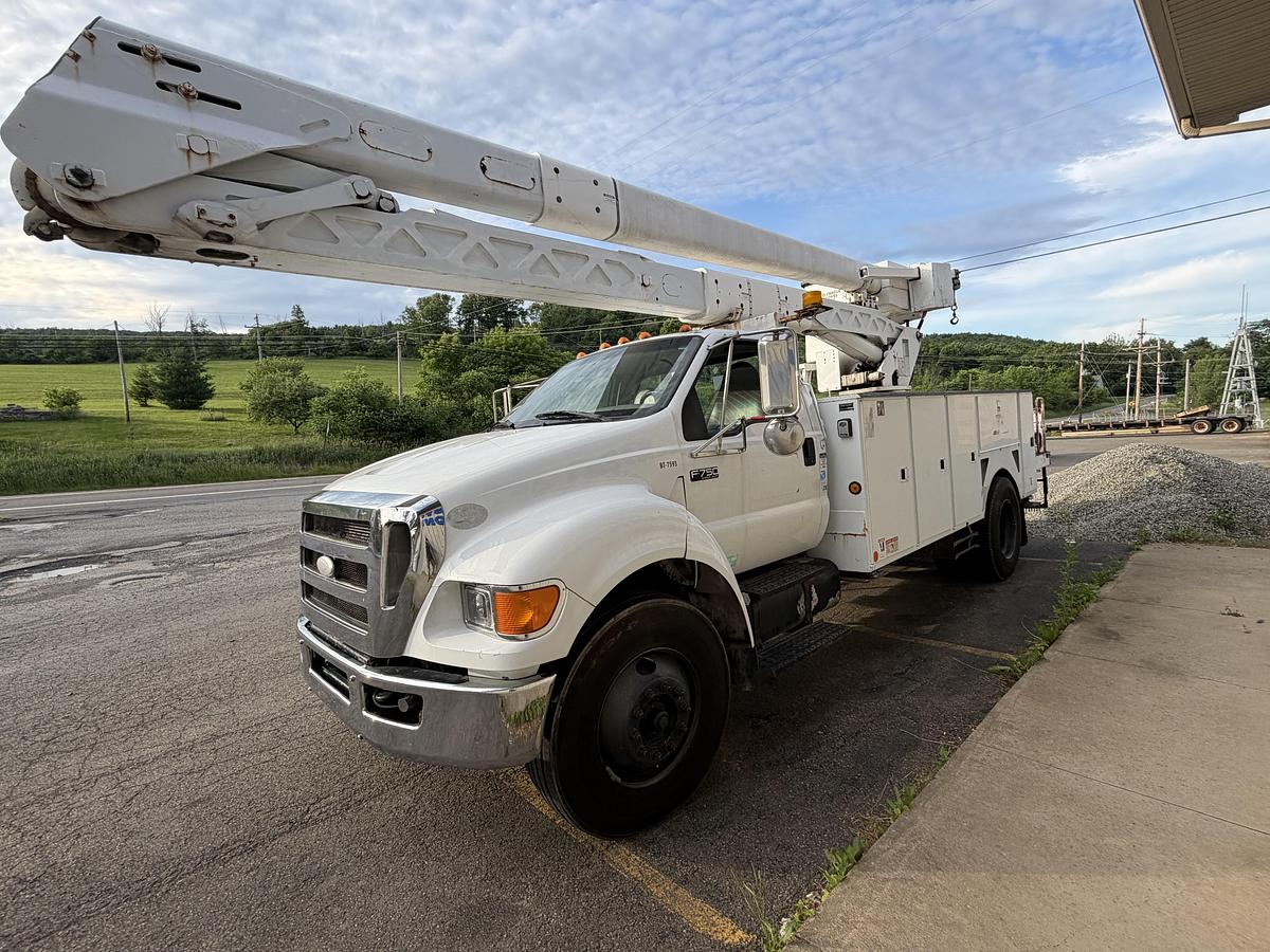 Used 2012 Ford F750 Bucket Truck