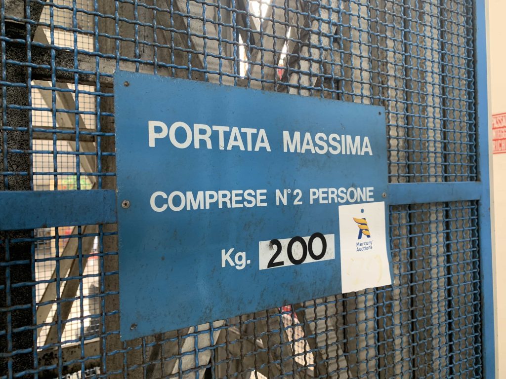 Usato Piattaforma idraulica di sollevamento per operatore, portata Kg. 200
