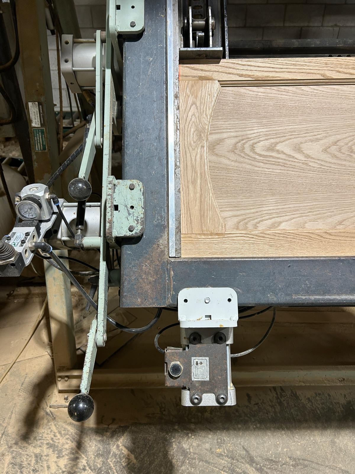 Used 2007 Doucet Door Master RDM-M-5-48-96 Rotary Door Clamp