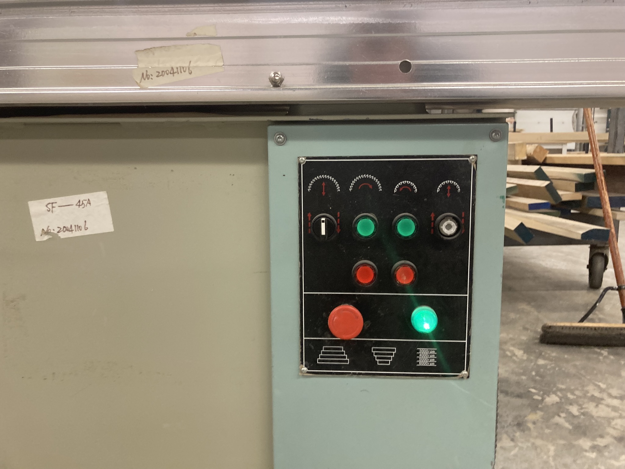 Used 2004 Silver SF-45A Sliding Table Saw