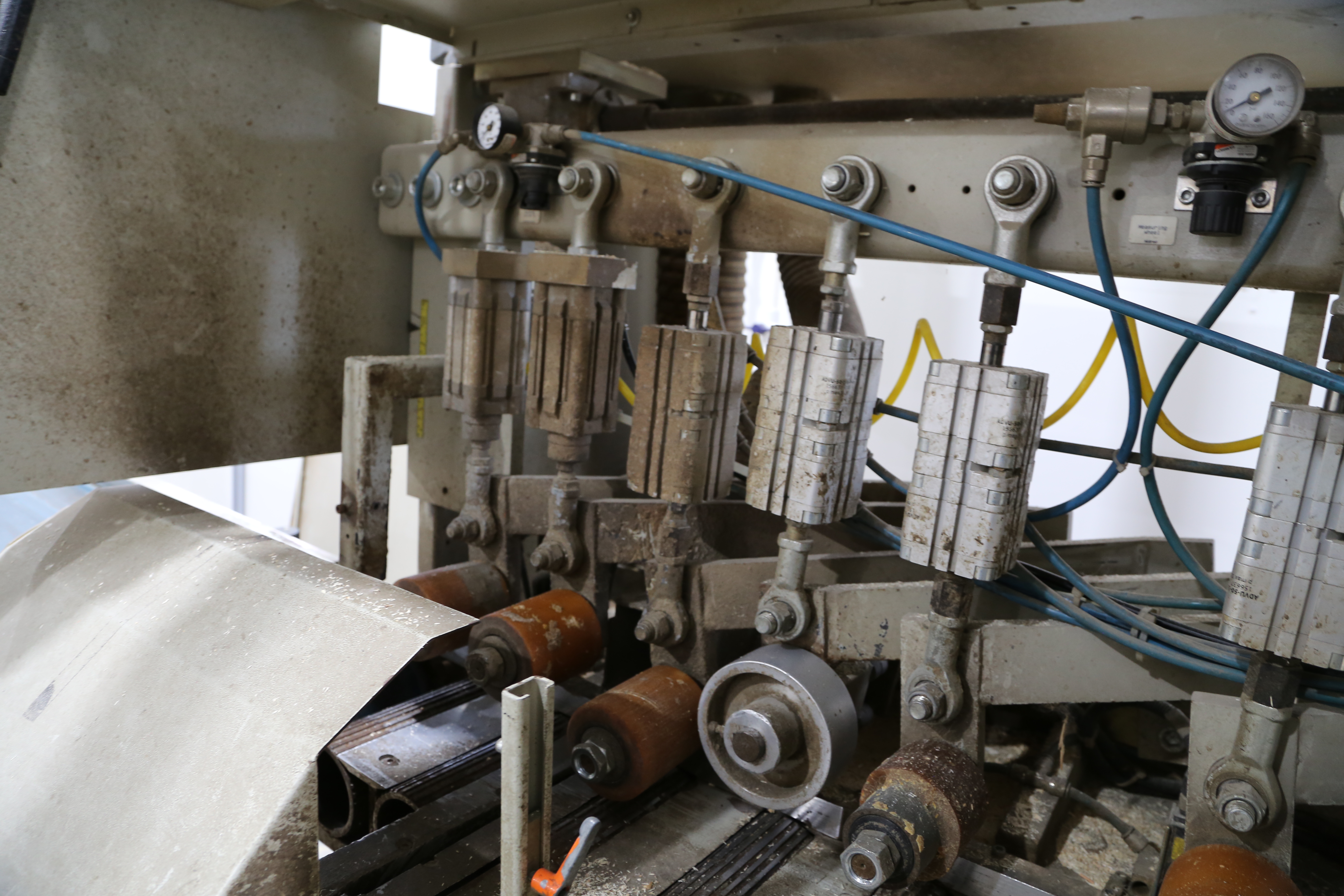 Used 2002 Weinig Dimter OptiCut 200 - 4 R Optimizing Cross Cut Saw