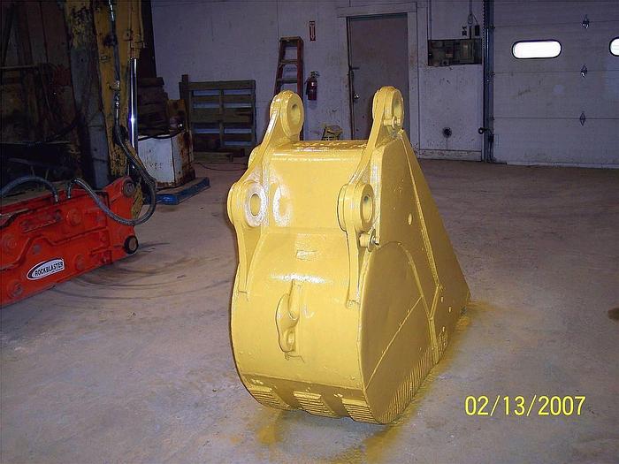 Used 24" BUCKET USED, 3.5" PINS, 15.25" BETWEEN EARS, 21" SPREAD.